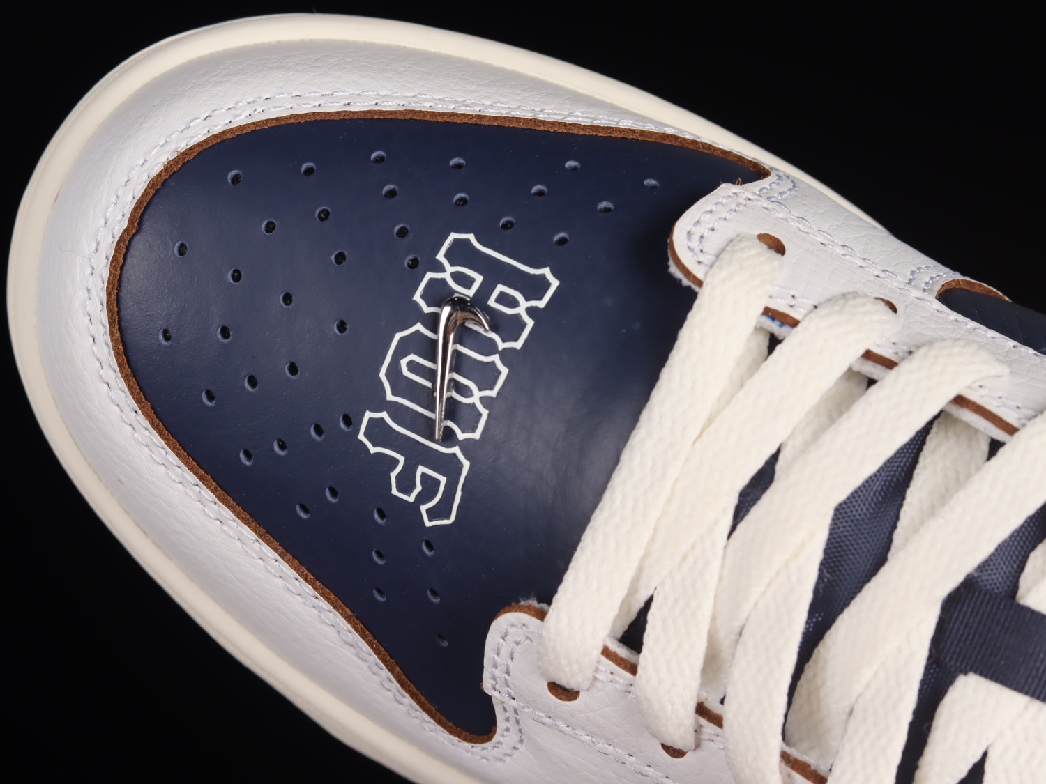 Nike SB Dunk Low HUF New York City FD8775-100