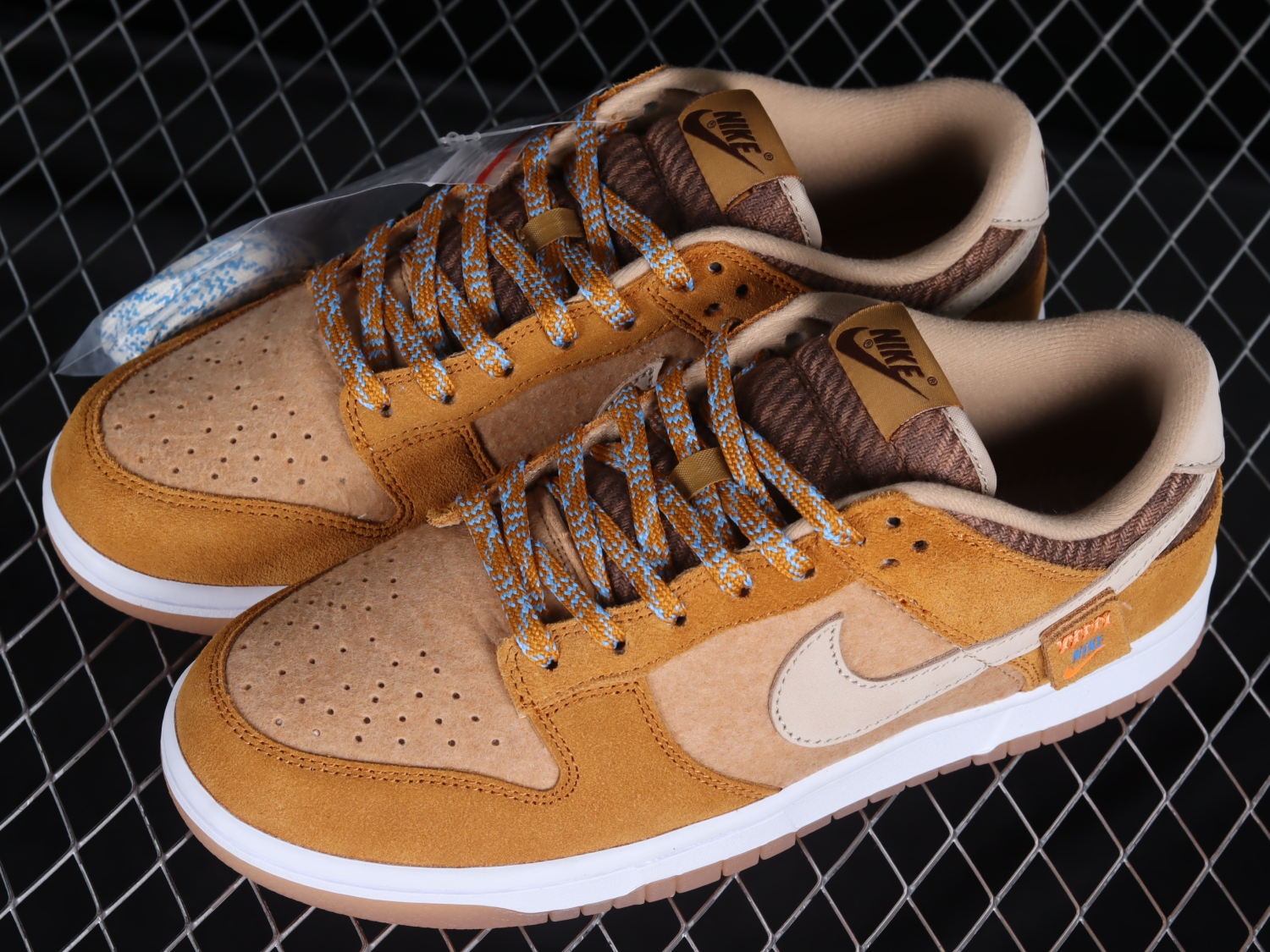 Nike Dunk Low SE Teddy Bear Parline DZ5350-288
