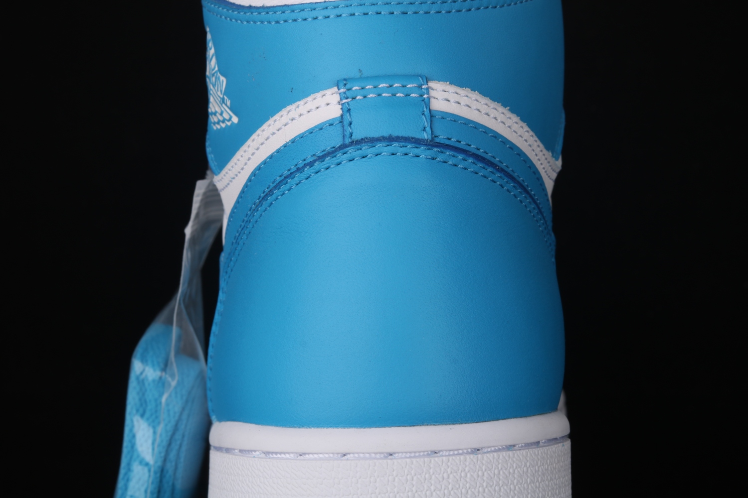 Jordan 1 Retro UNC 555088-117