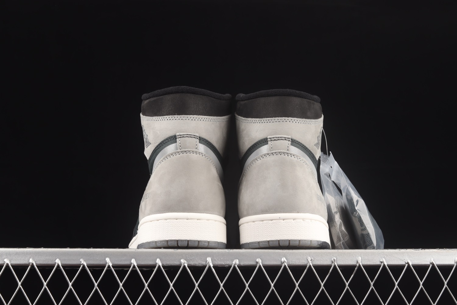 Jordan 1 Retro High Element Gore-Tex Black Particle Grey DB2889-001