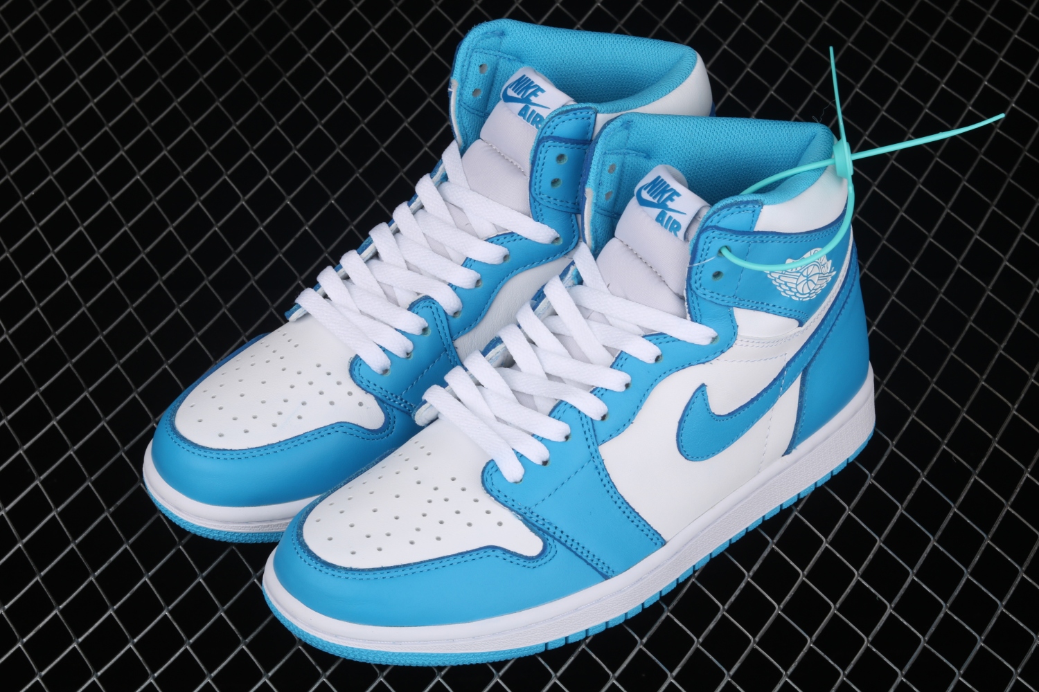 Jordan 1 Retro UNC 555088-117