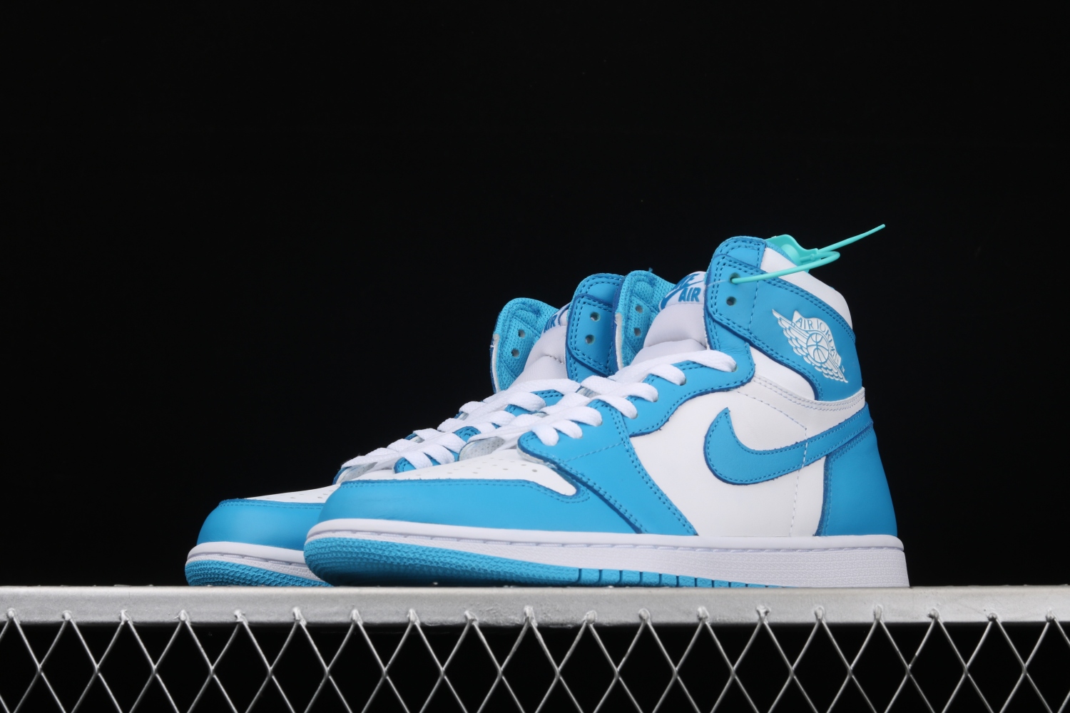 Jordan 1 Retro UNC 555088-117