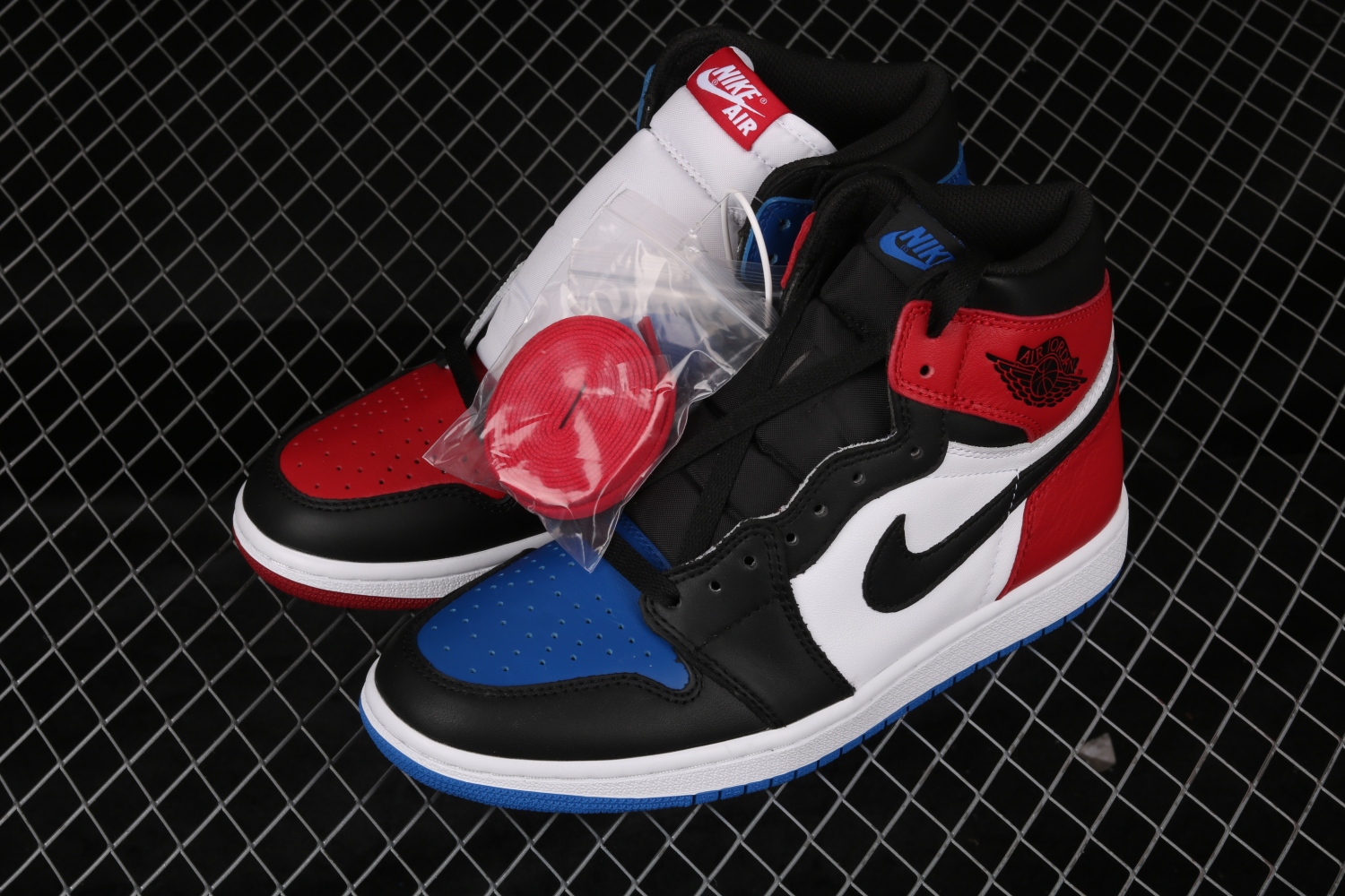 Jordan 1 Retro Top 3 555088-026