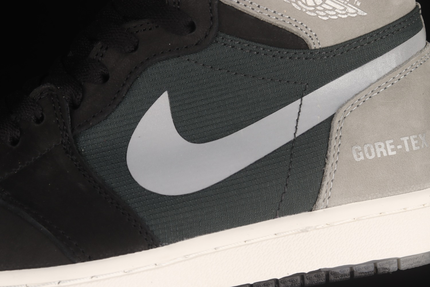 Jordan 1 Retro High Element Gore-Tex Black Particle Grey DB2889-001