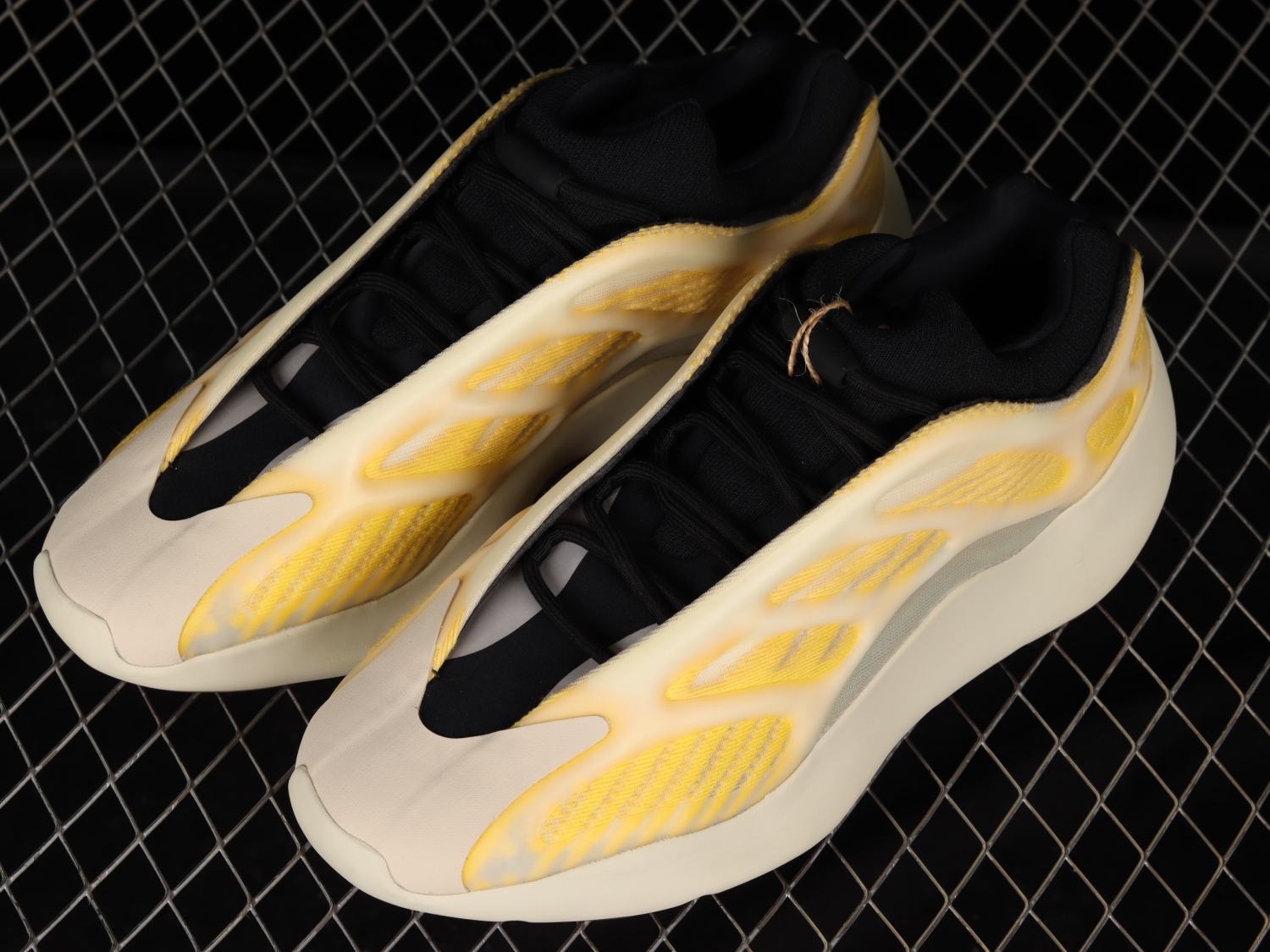 adidas Yeezy 700 V3 Mono Safflower HP5425