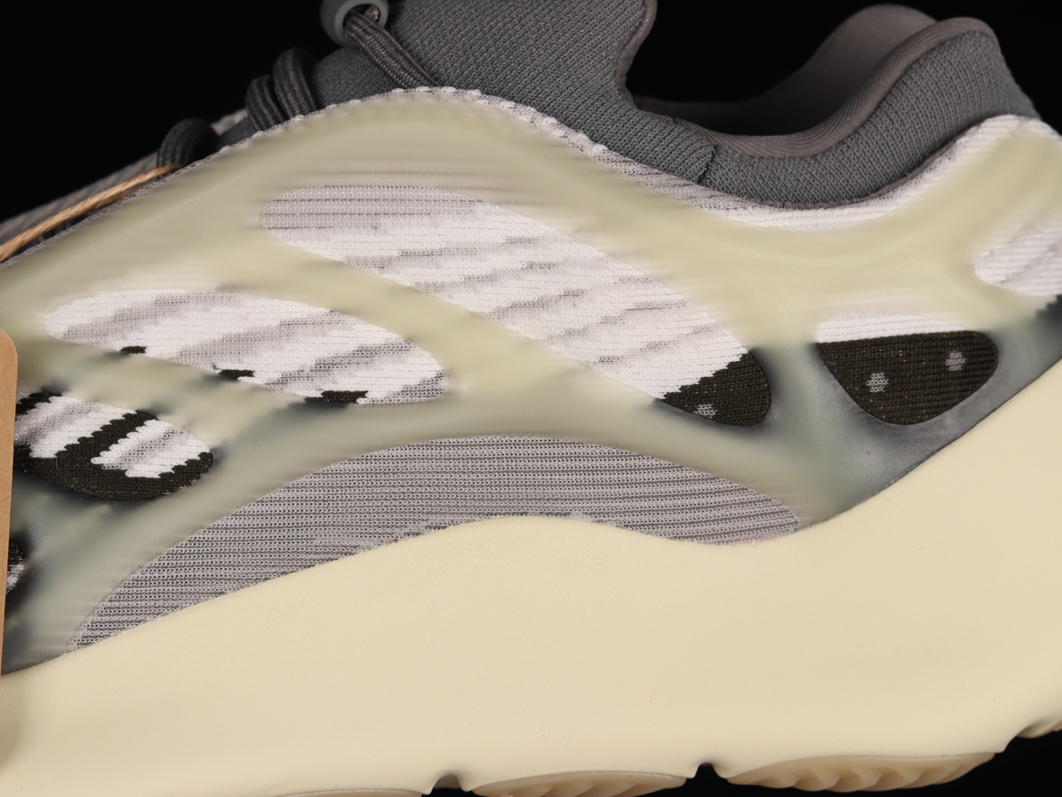 adidas Yeezy 700 V3 Fade Salt ID1674