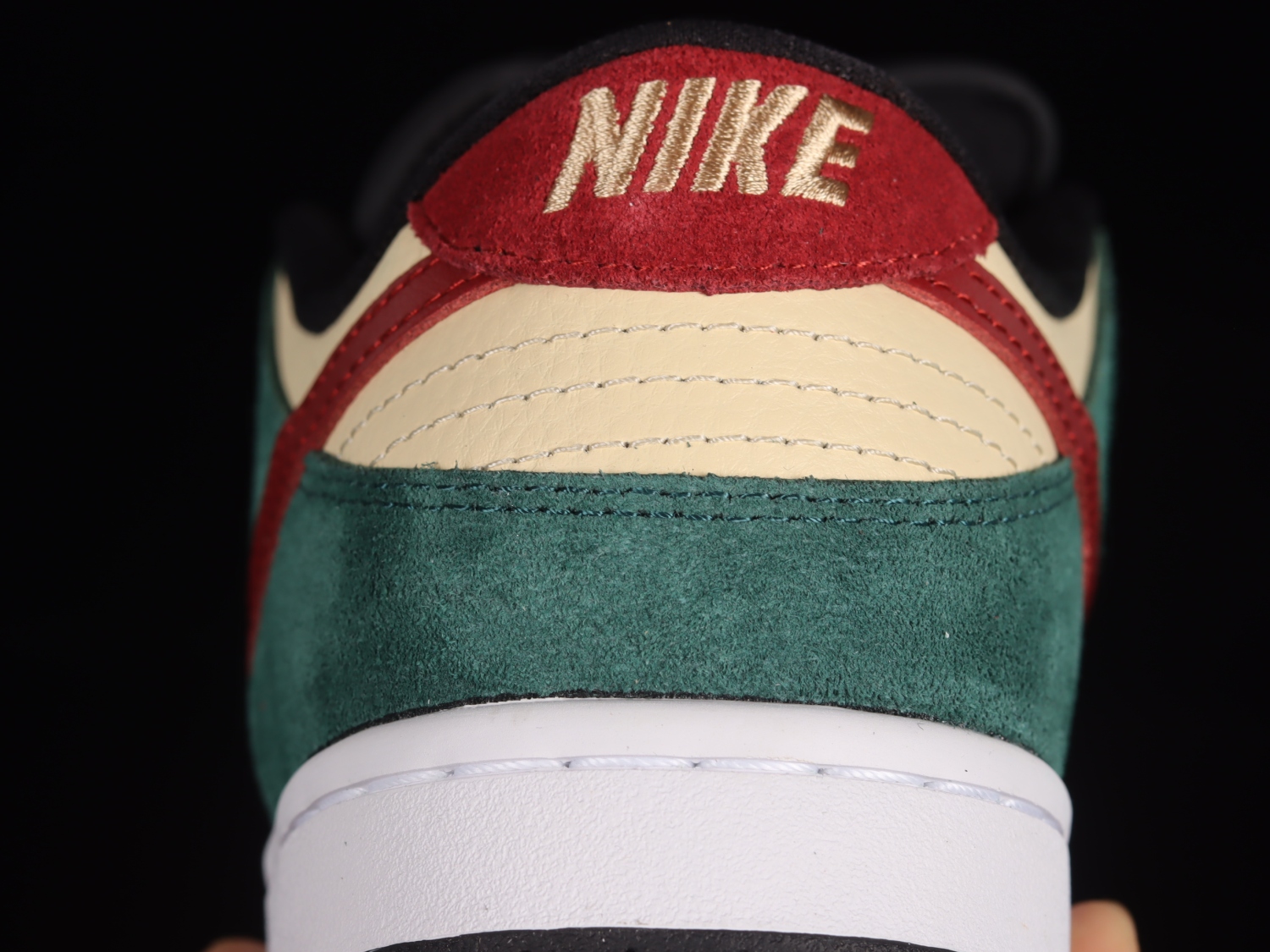 Nike Dunk Low SB Vegas Gold 304292-700