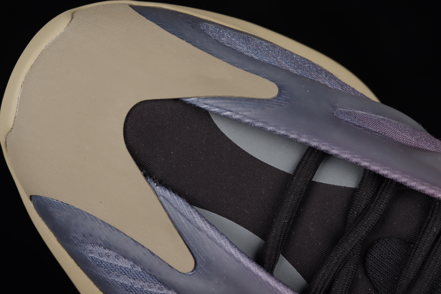 adidas Yeezy 700 V3 Fade Carbon GW1814