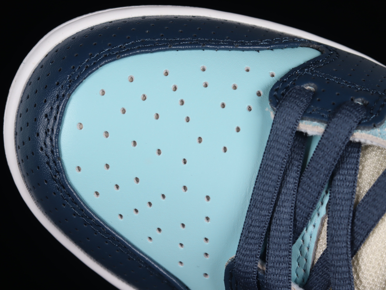 Nike SB Dunk Low MIA Skate Shop 504750-474