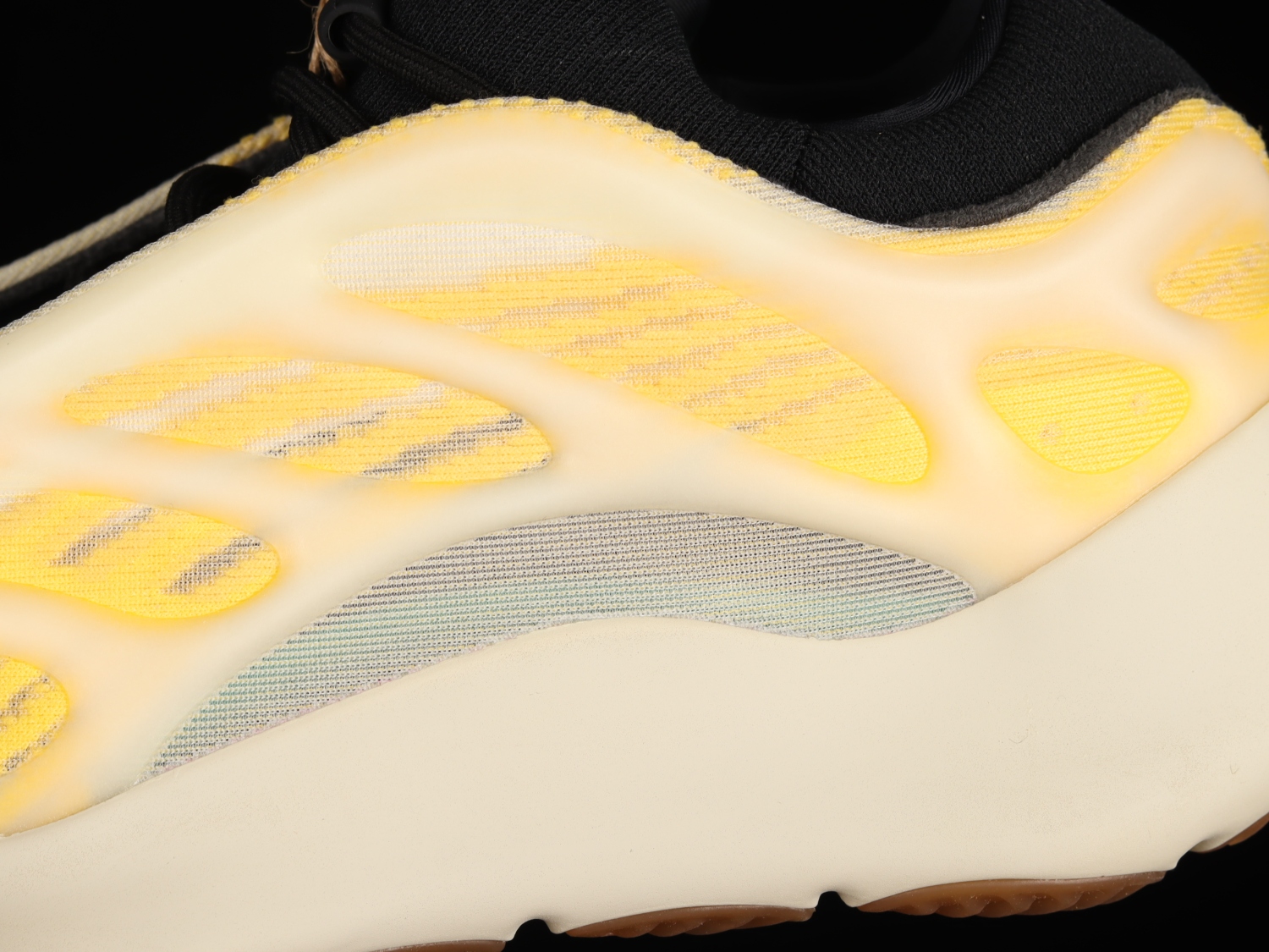 adidas Yeezy 700 V3 Mono Safflower HP5425