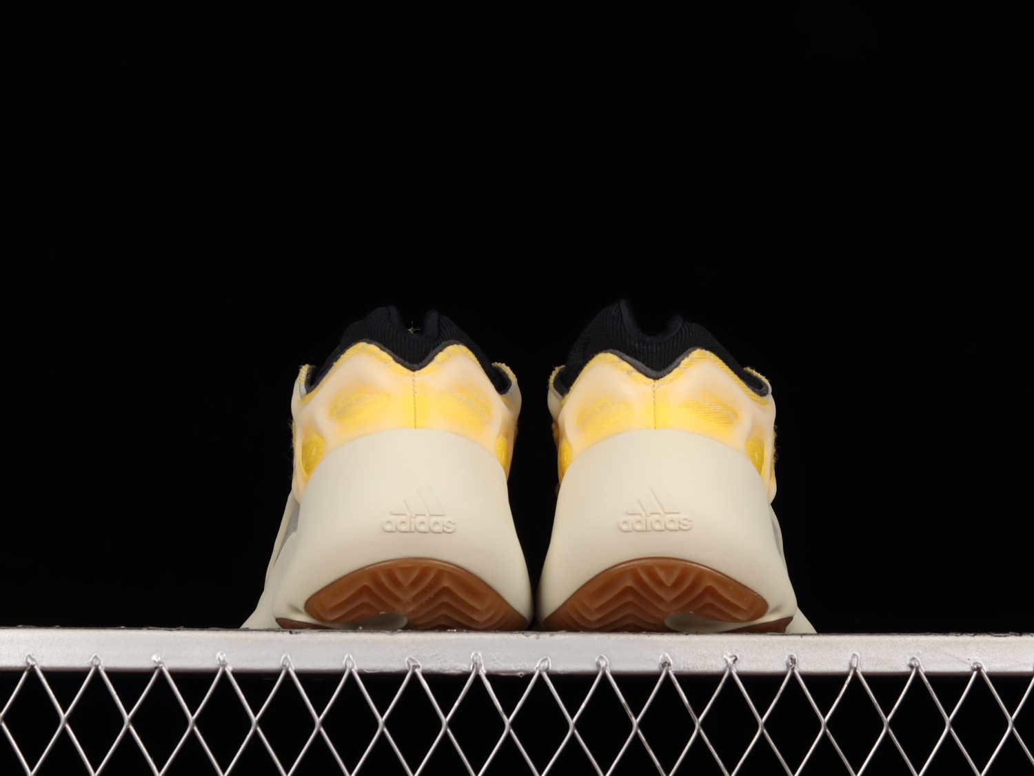 adidas Yeezy 700 V3 Mono Safflower HP5425