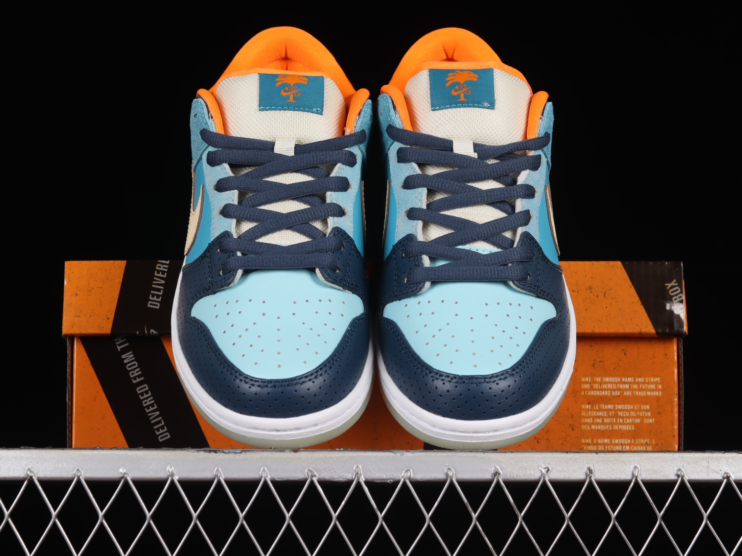 Nike SB Dunk Low MIA Skate Shop 504750-474