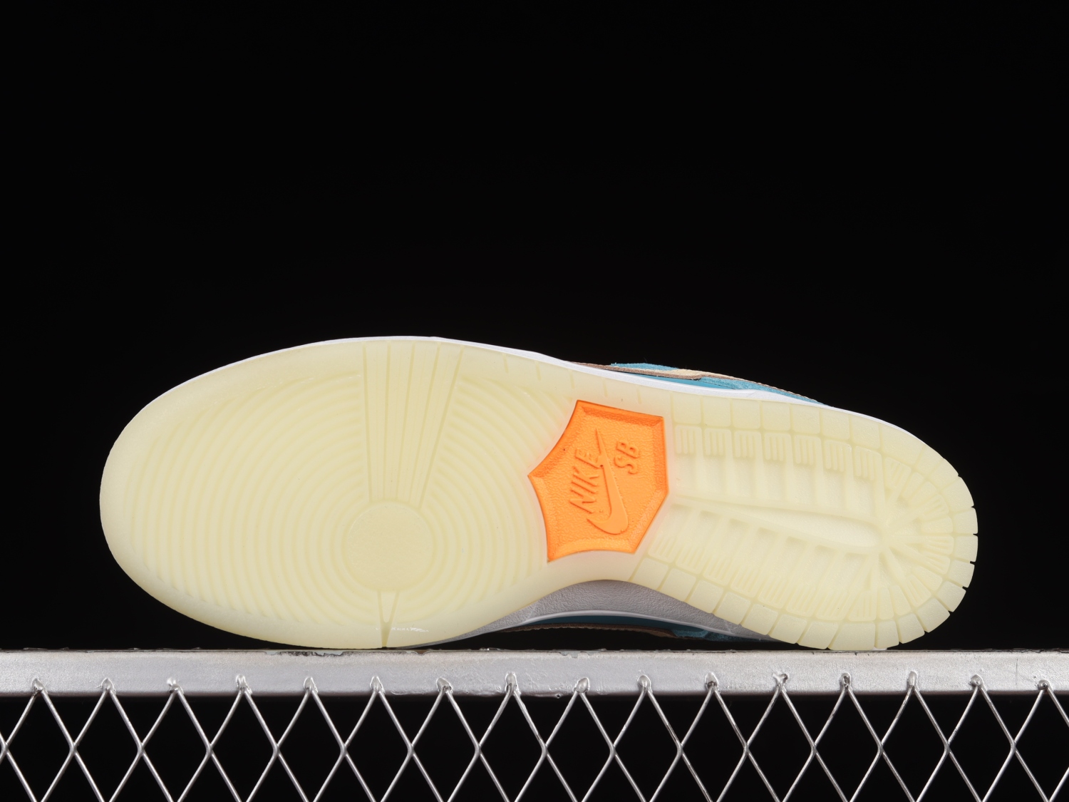 Nike SB Dunk Low MIA Skate Shop 504750-474
