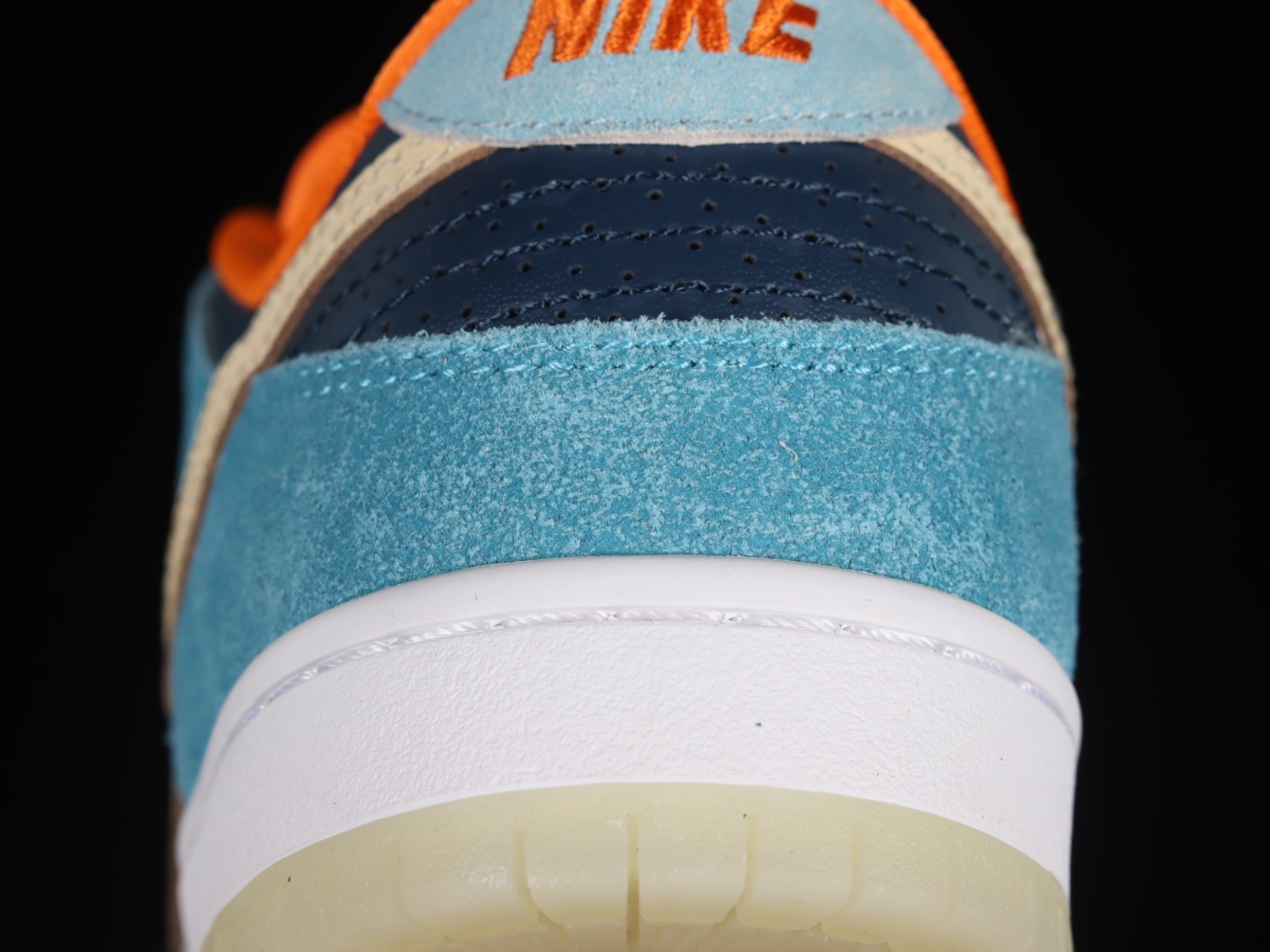 Nike SB Dunk Low MIA Skate Shop 504750-474