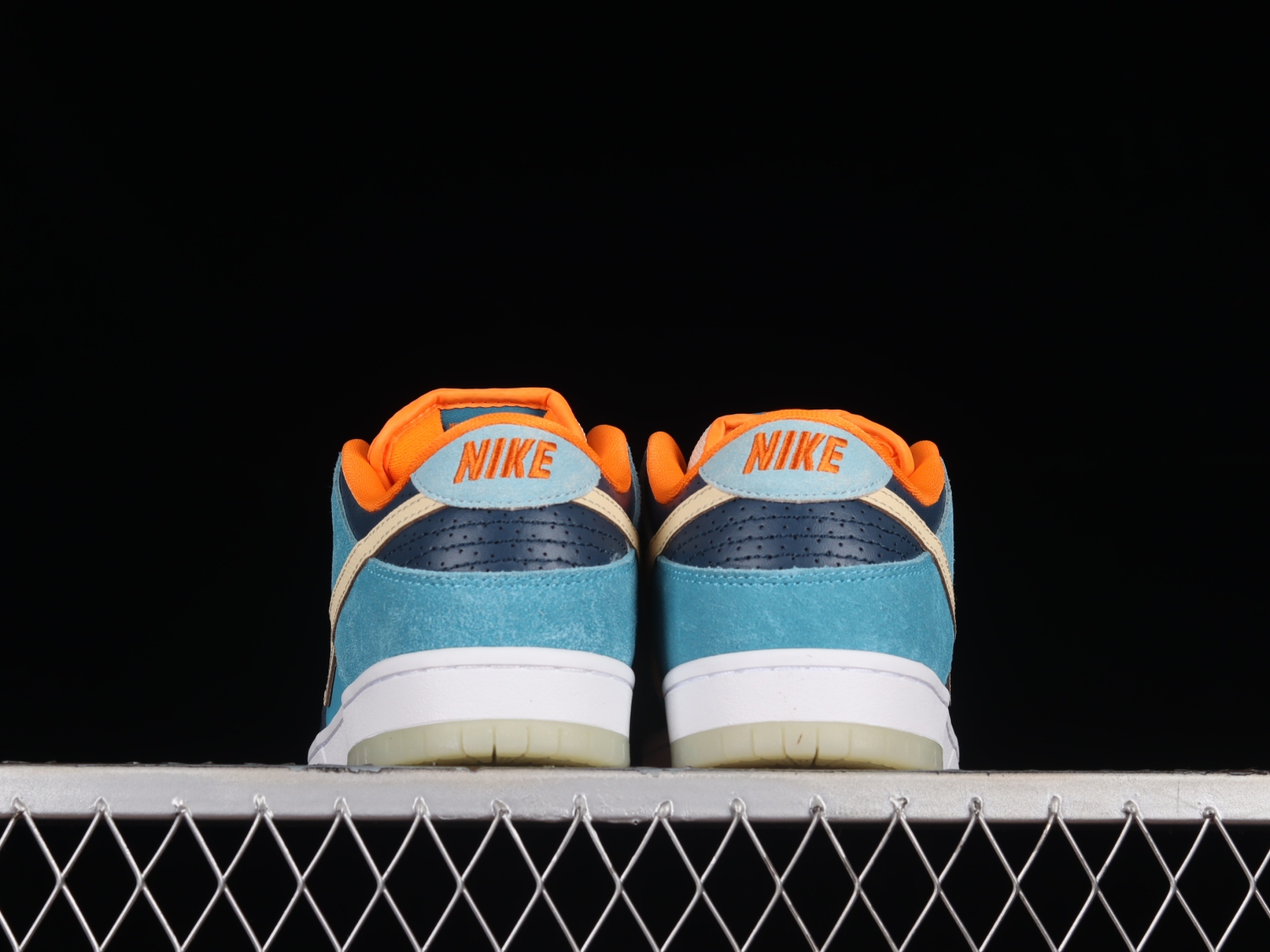 Nike SB Dunk Low MIA Skate Shop 504750-474