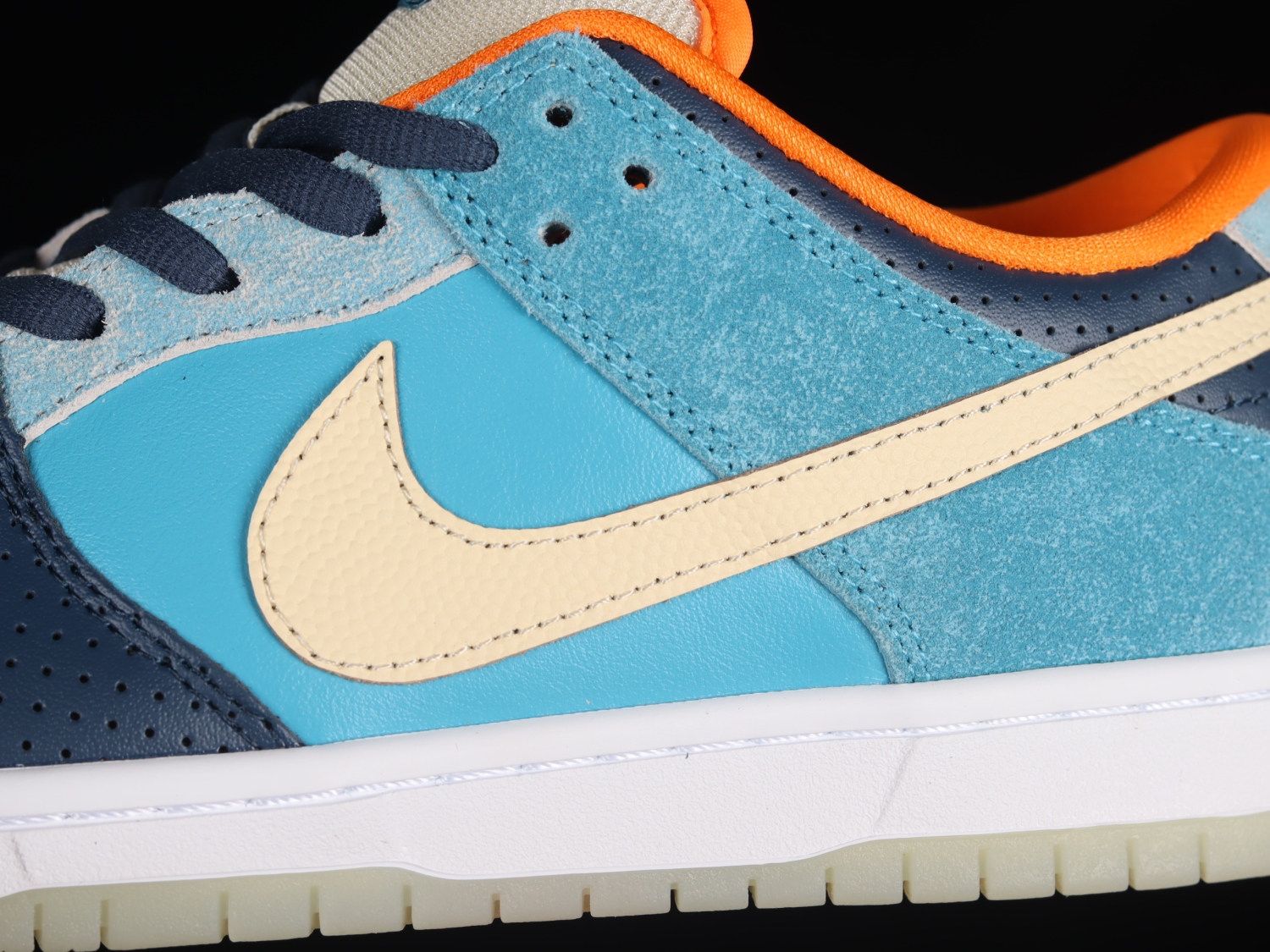Nike SB Dunk Low MIA Skate Shop 504750-474