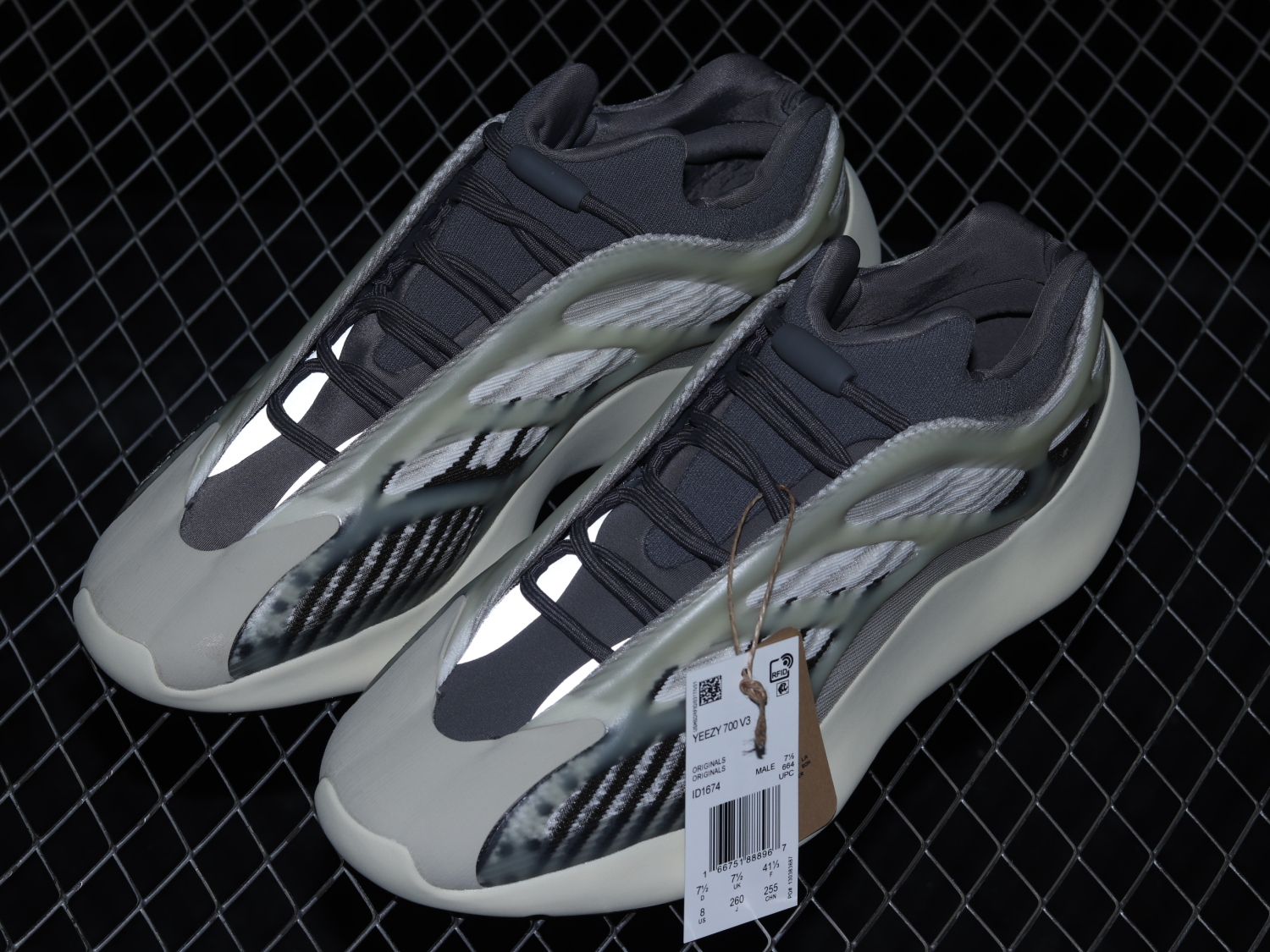 adidas Yeezy 700 V3 Fade Salt ID1674