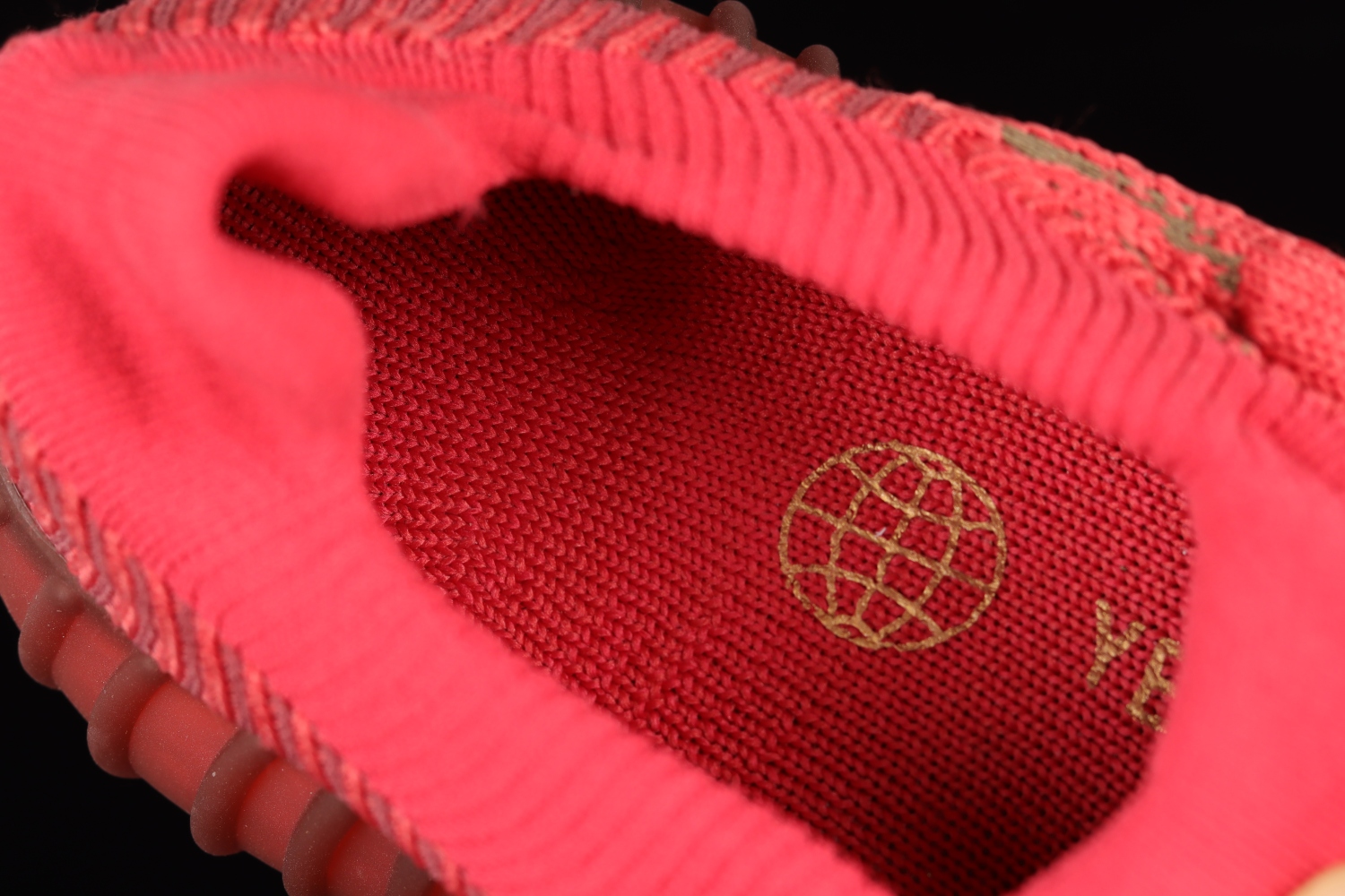 adidas Yeezy 350 V2 CMPCT Slate Red GW6945