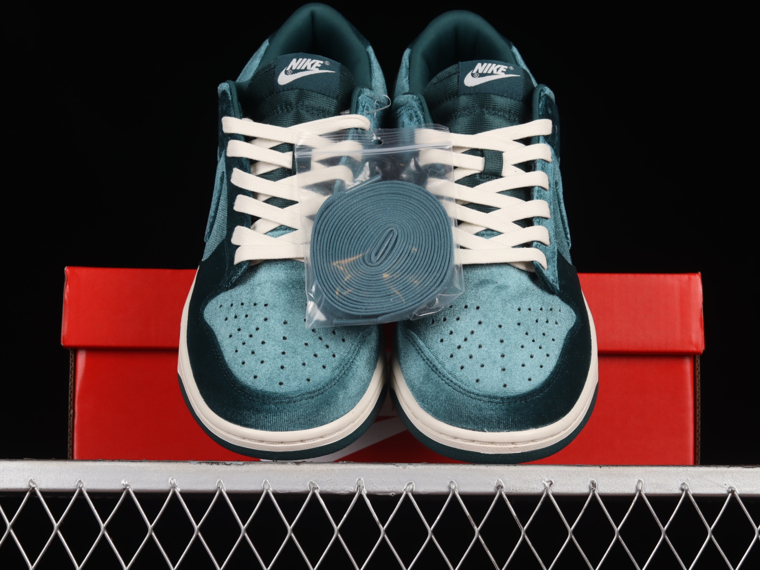 Nike Dunk Low Velvet Teal (W)  DZ5224-300