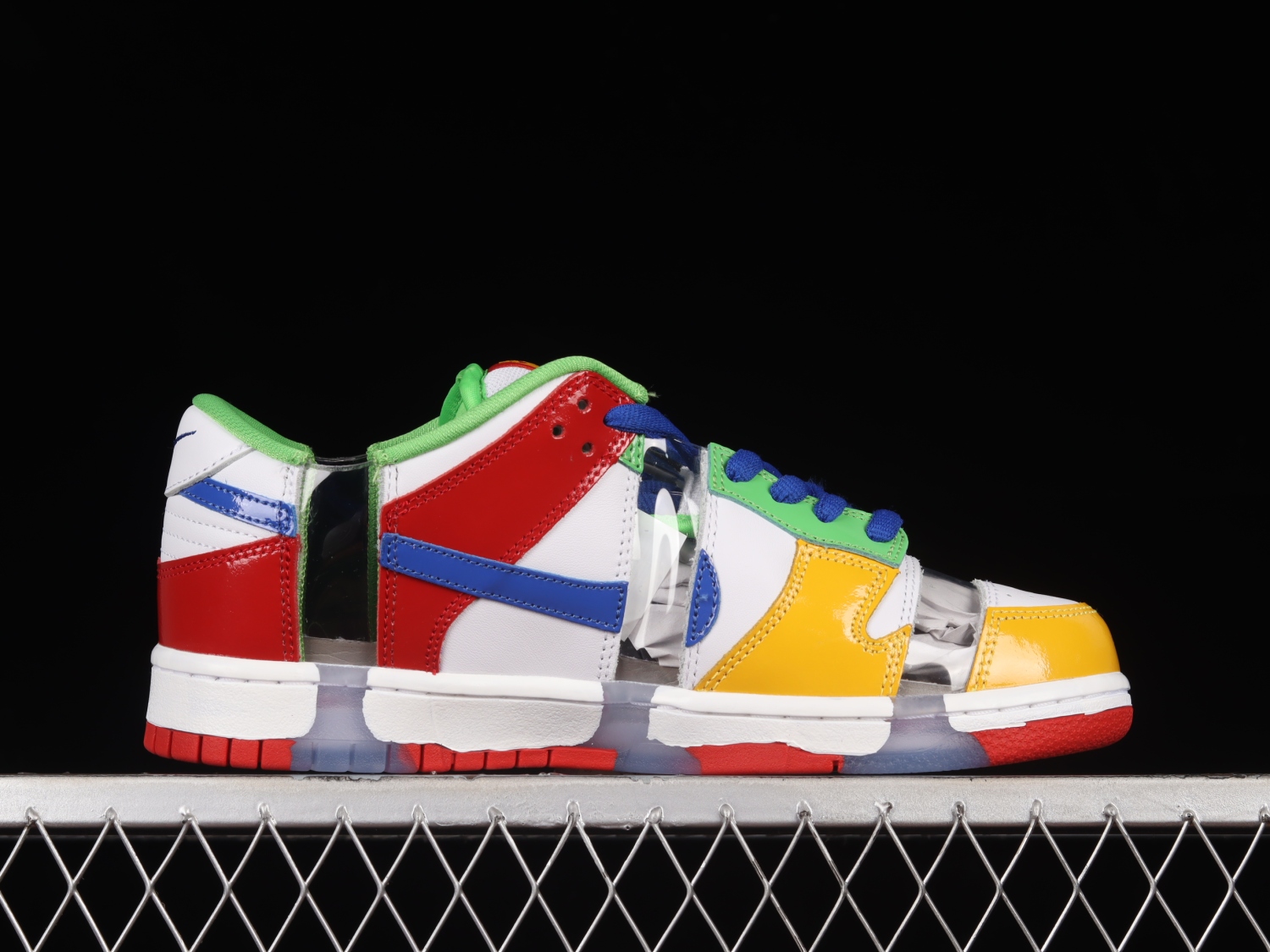 Nike SB Dunk Low Sandy Bodecker FD8777-100
