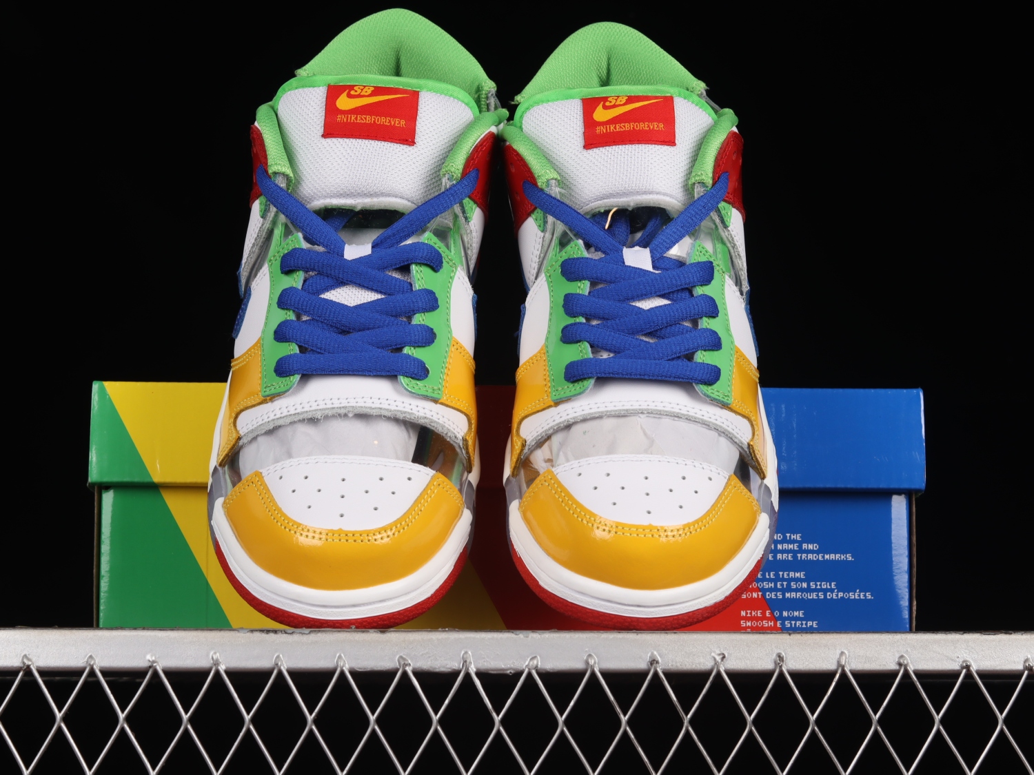 Nike SB Dunk Low Sandy Bodecker FD8777-100