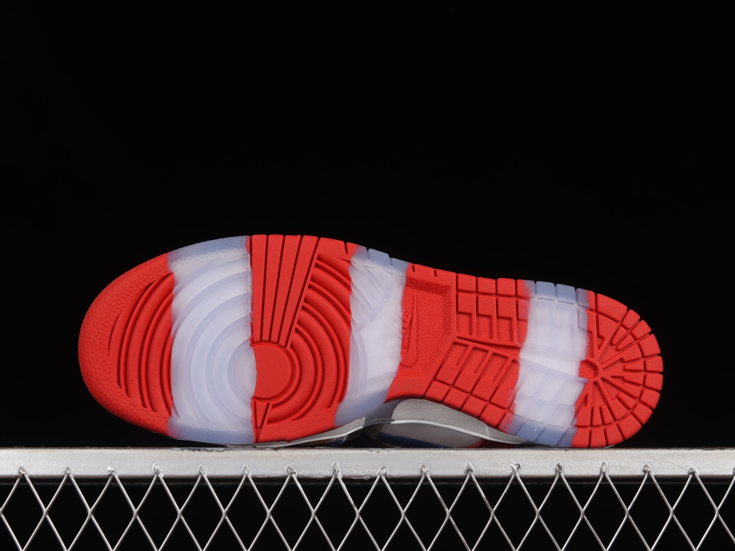Nike SB Dunk Low Sandy Bodecker FD8777-100
