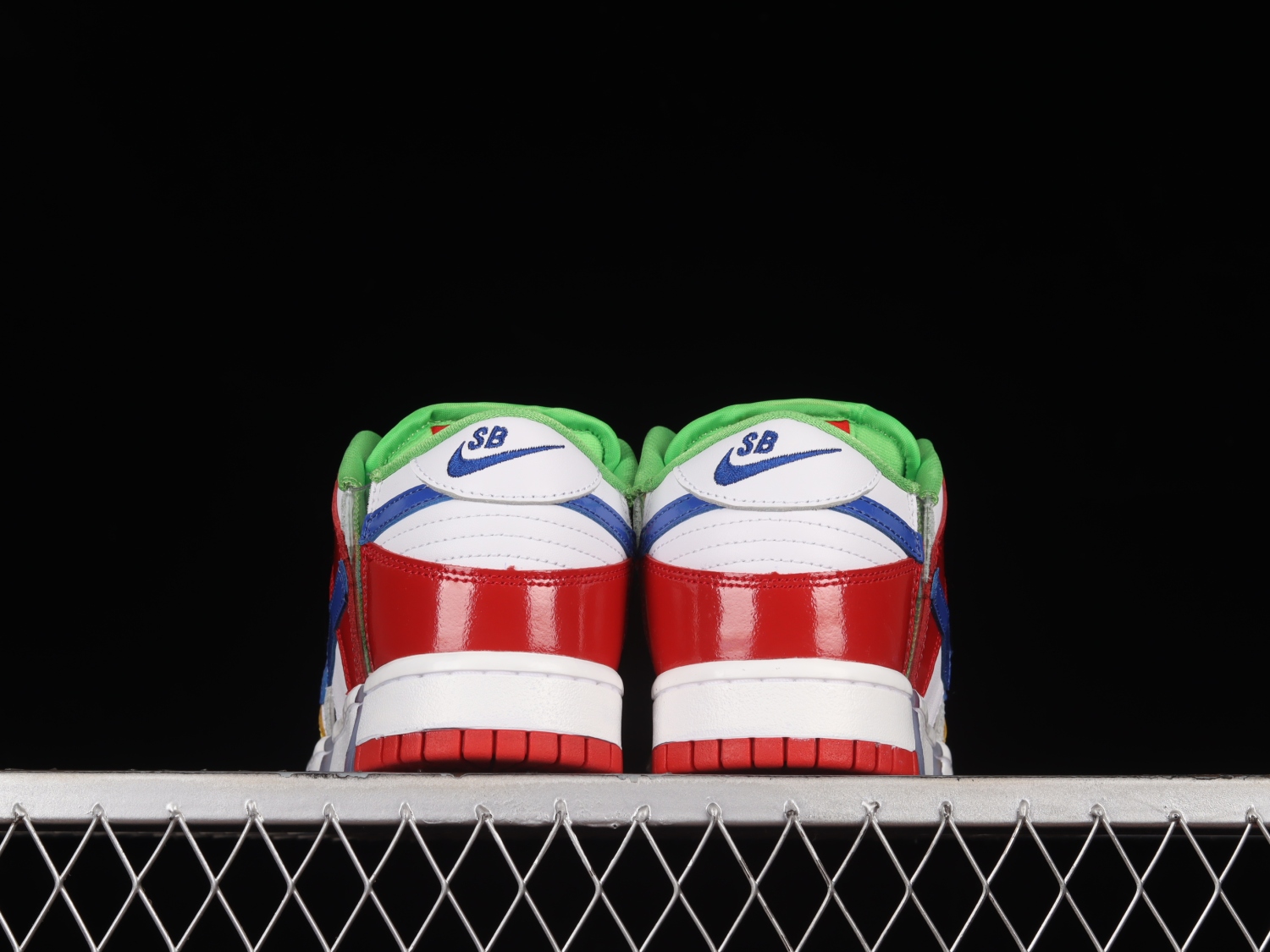Nike SB Dunk Low Sandy Bodecker FD8777-100
