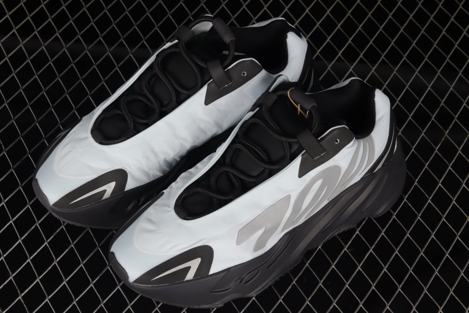 adidas Yeezy Boost 700 MNVN Blue Tint GZ0711