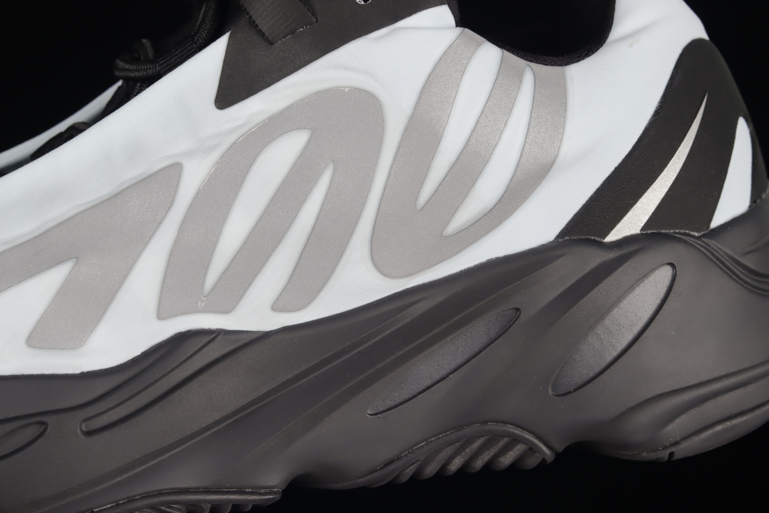 adidas Yeezy Boost 700 MNVN Blue Tint GZ0711