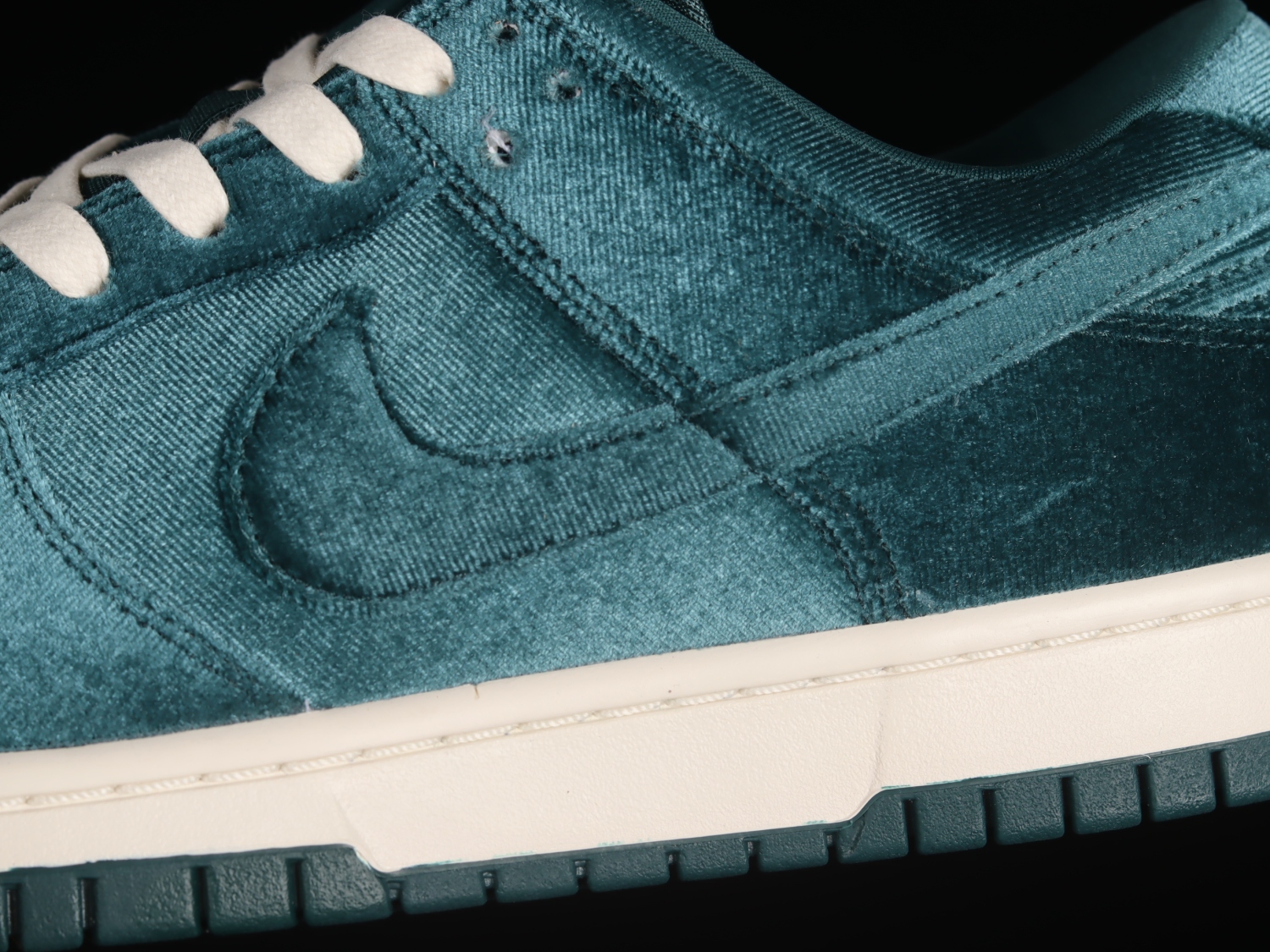 Nike Dunk Low Velvet Teal (W)  DZ5224-300
