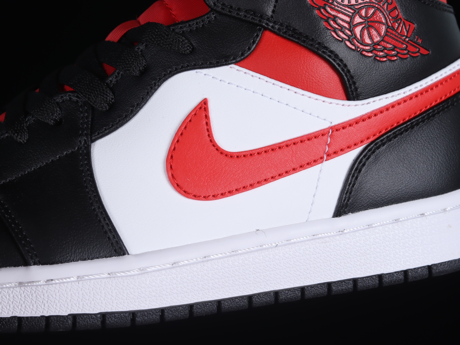 Jordan 1 Mid White Black Red (2022) 554724-079