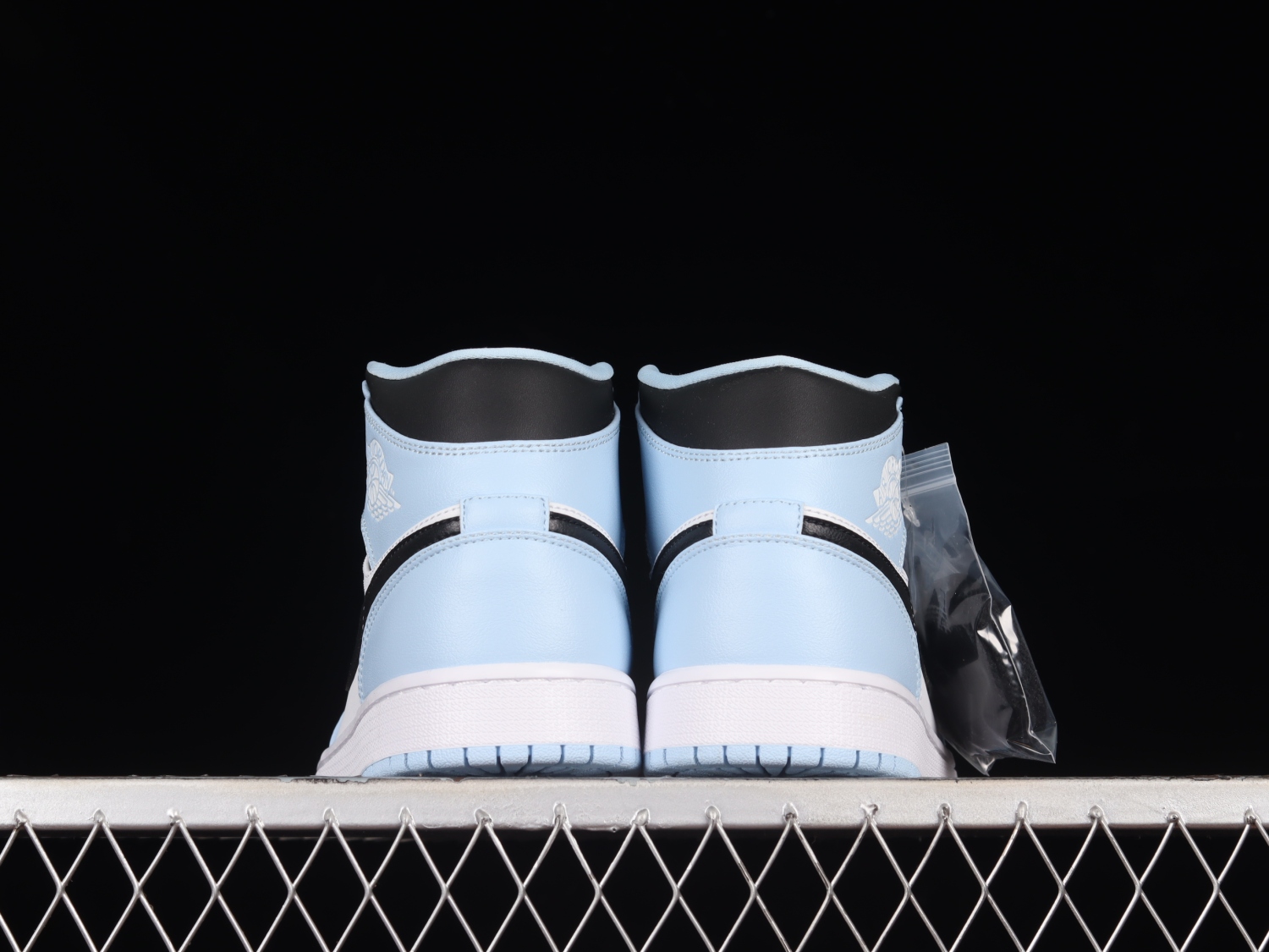Jordan 1 Mid Ice Blue (GS) 555112-401