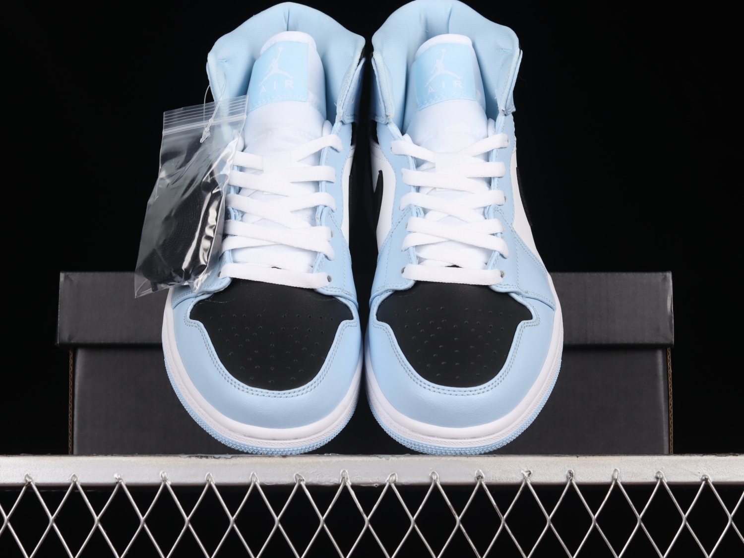 Jordan 1 Mid Ice Blue (GS) 555112-401