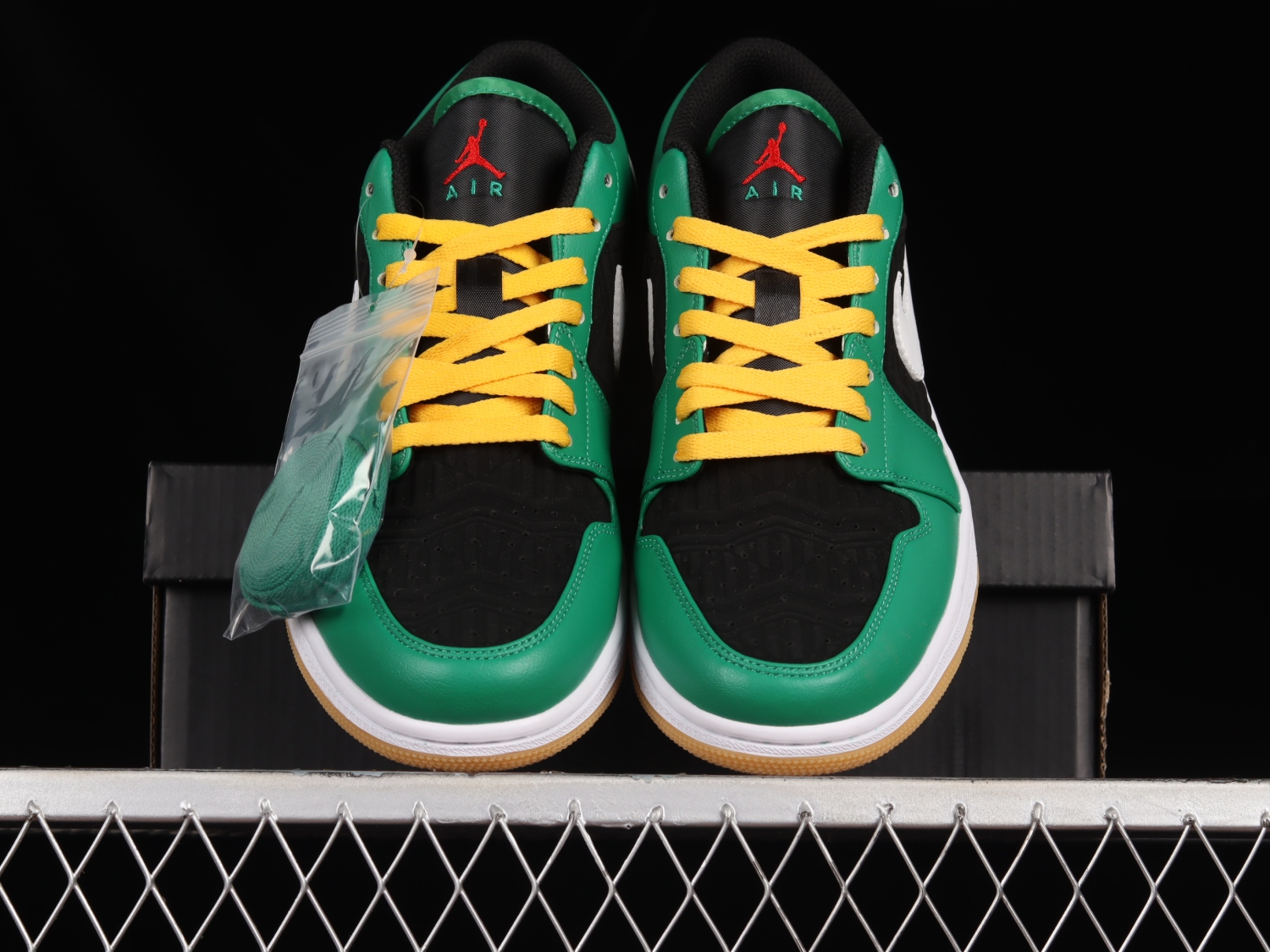 Jordan 1 Low SE Holiday Special (2022) DQ8422-300