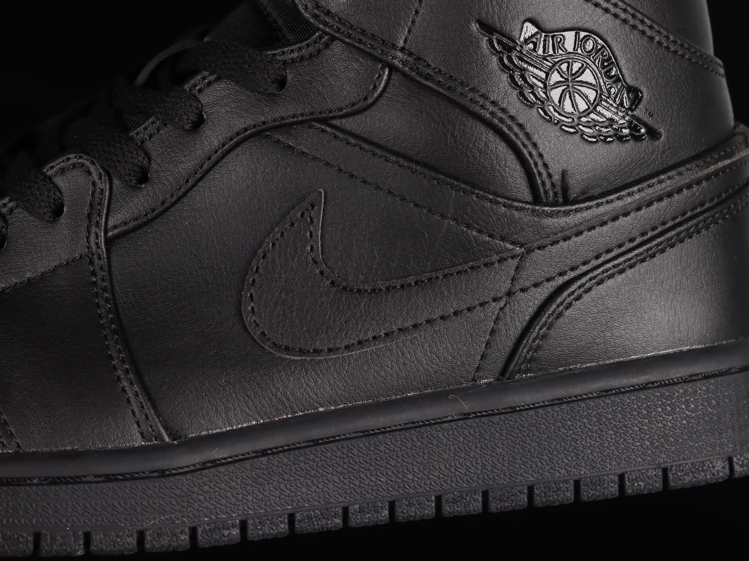 Jordan 1 Mid Triple Black (2022) 554724-093