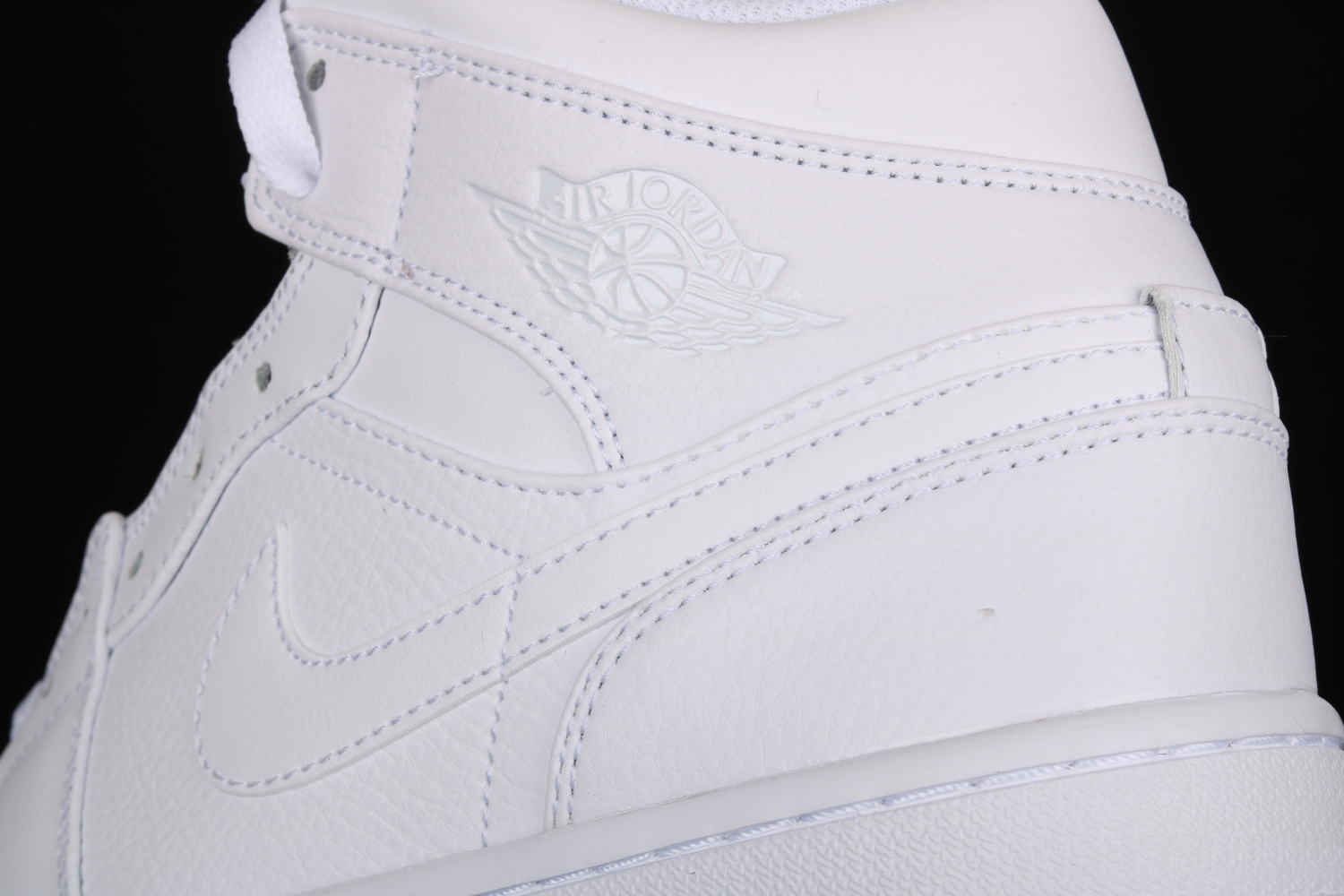 Jordan 1 Mid Triple White (2022) 554724-109