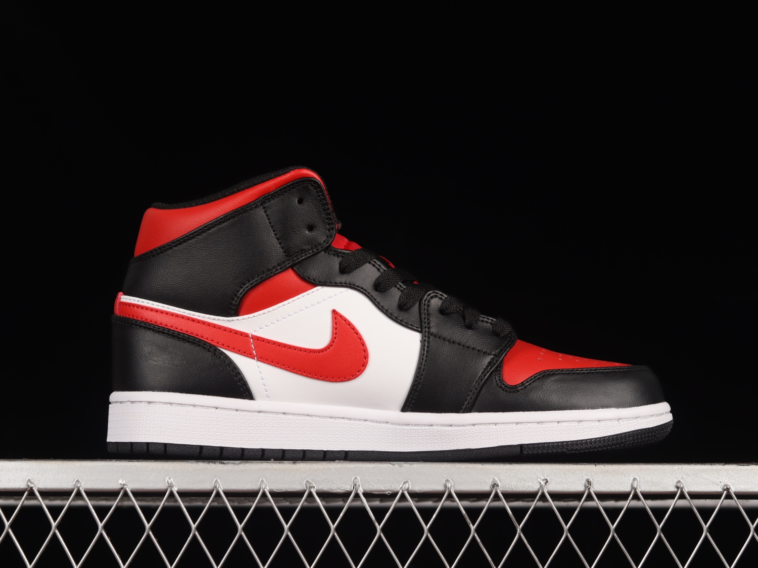 Jordan 1 Mid White Black Red (2022) 554724-079