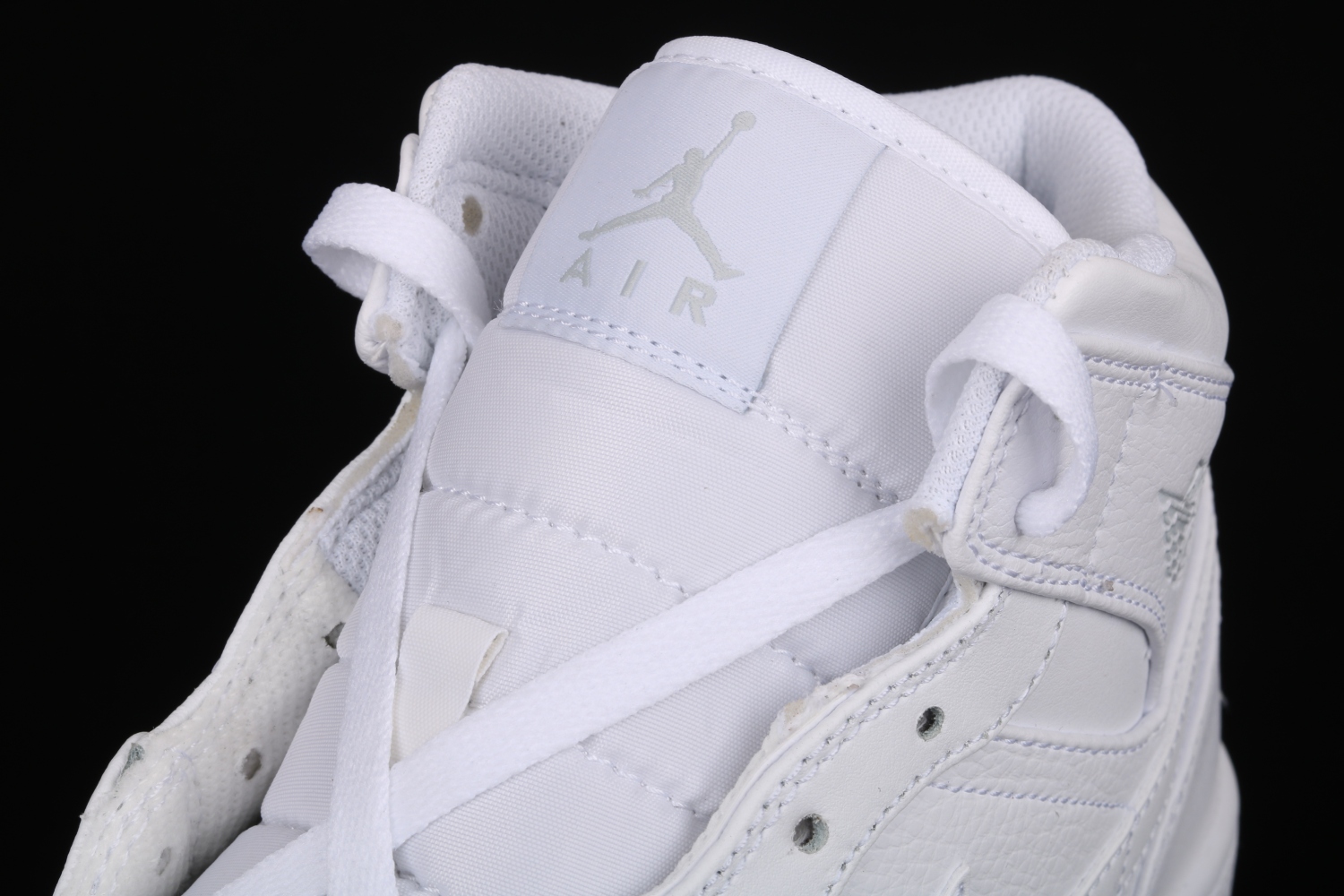 Jordan 1 Mid Triple White (2022) 554724-109