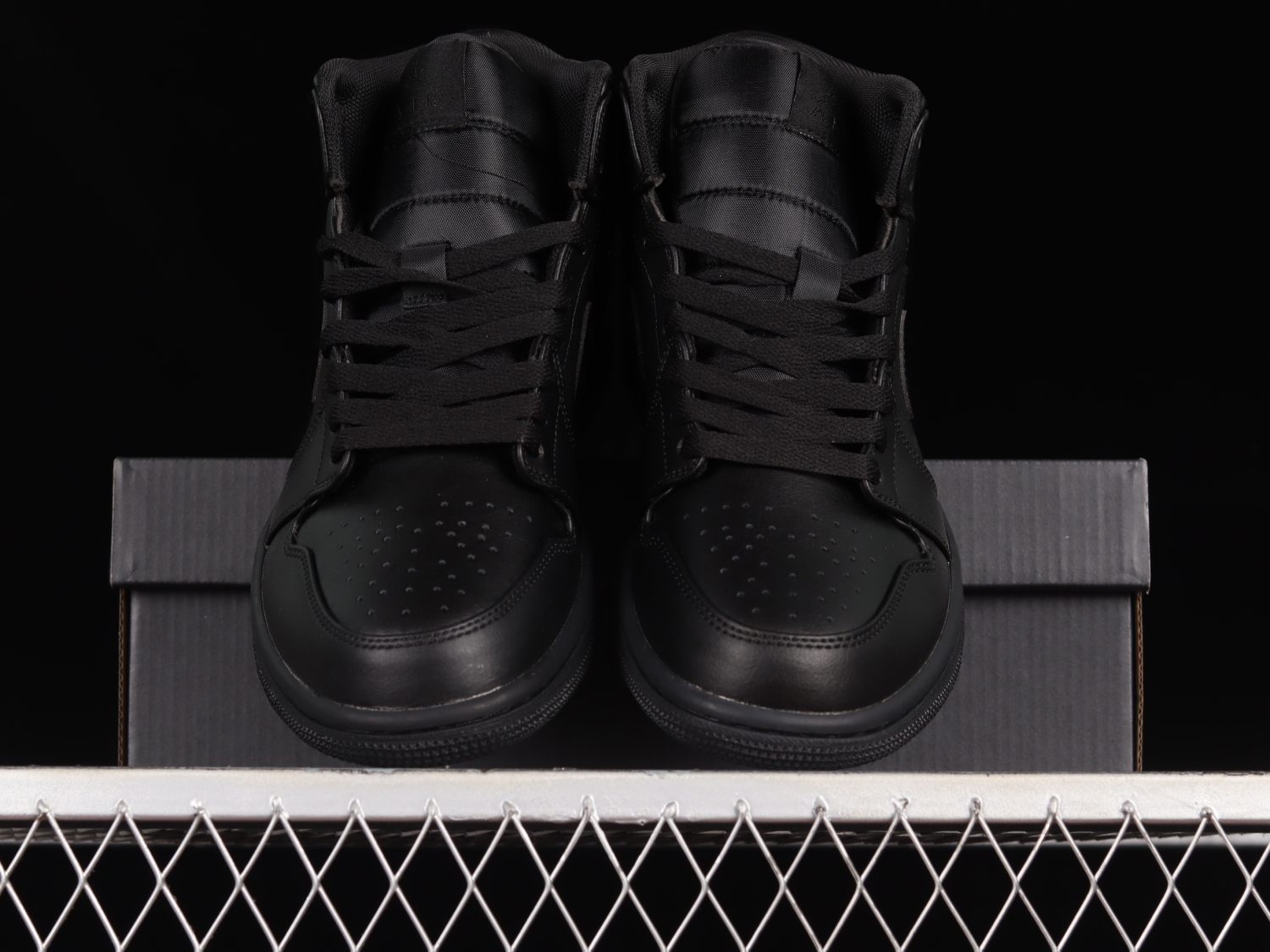 Jordan 1 Mid Triple Black (2022) 554724-093