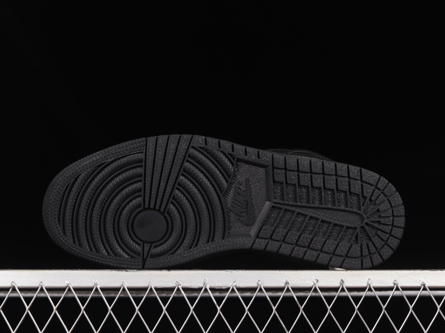Jordan 1 Mid Triple Black (2022) 554724-093