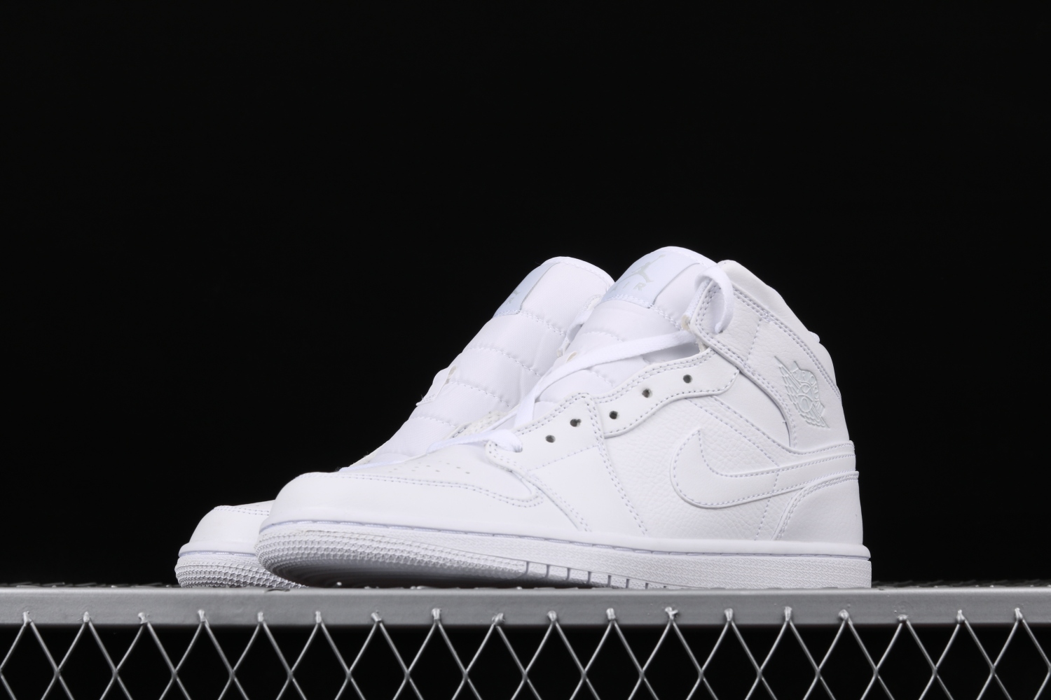 Jordan 1 Mid Triple White (2022) 554724-109