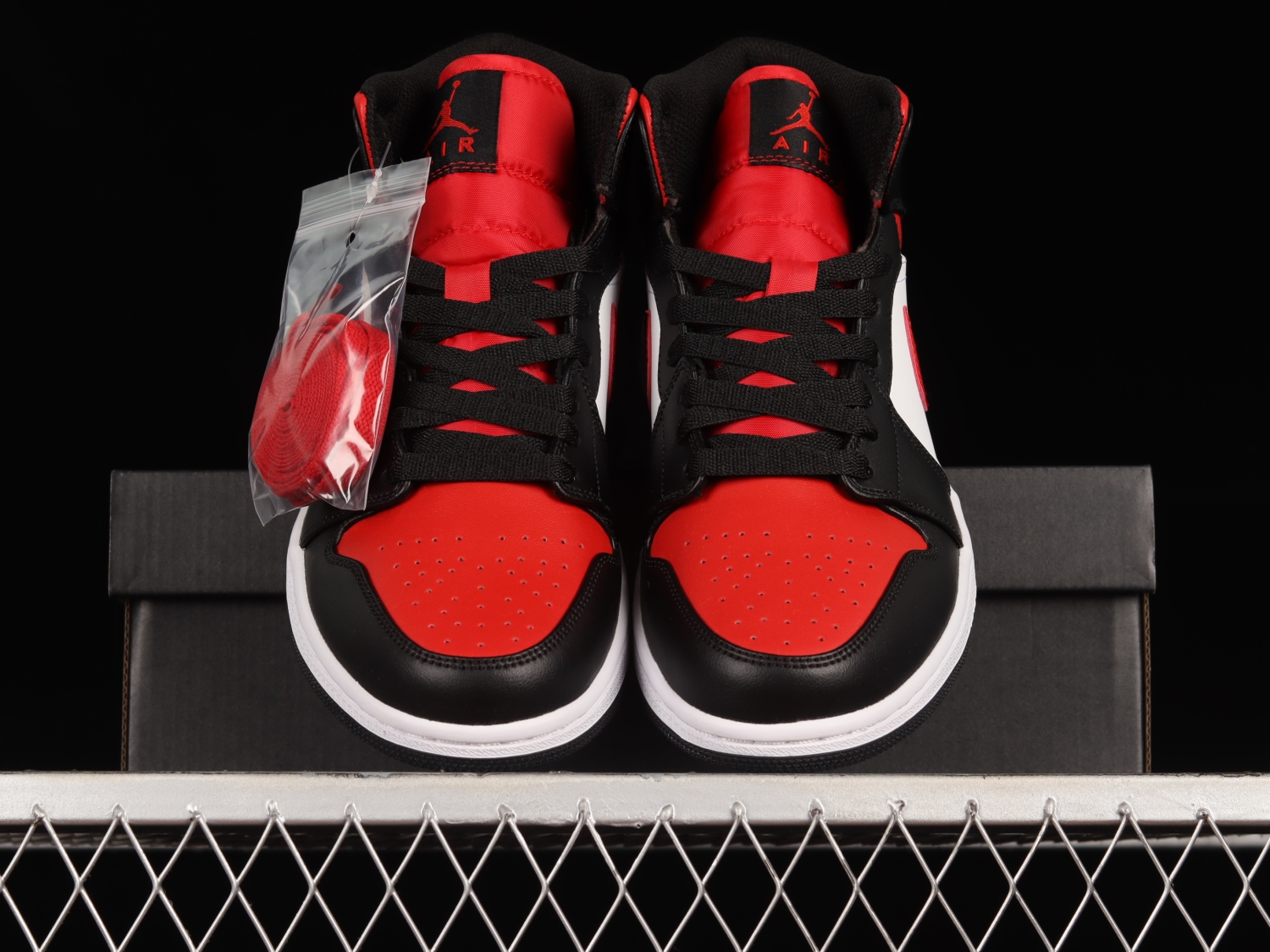 Jordan 1 Mid White Black Red (2022) 554724-079