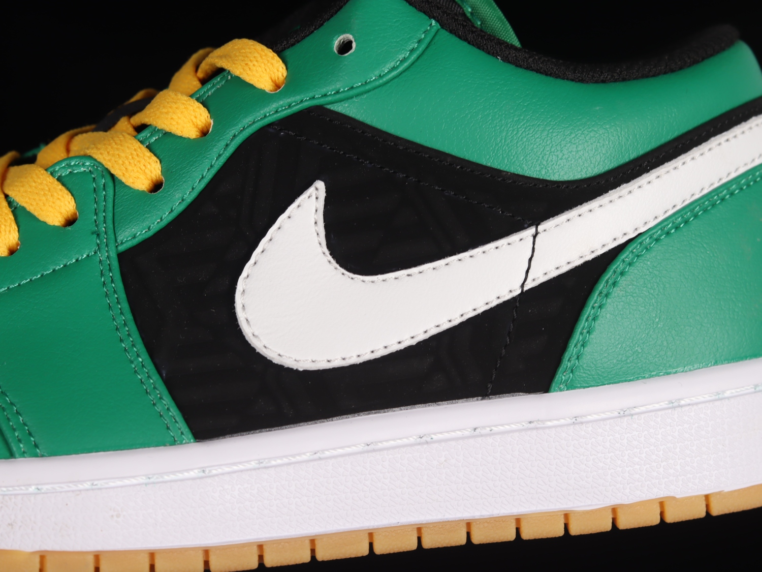 Jordan 1 Low SE Holiday Special (2022) DQ8422-300