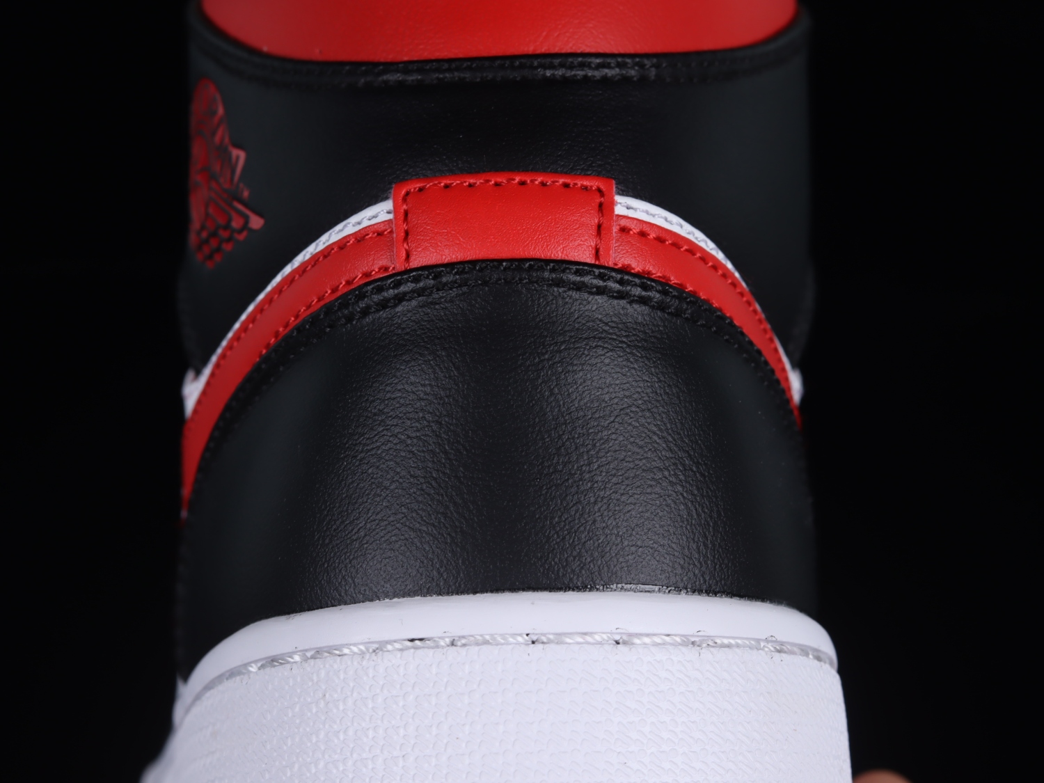 Jordan 1 Mid White Black Red (2022) 554724-079