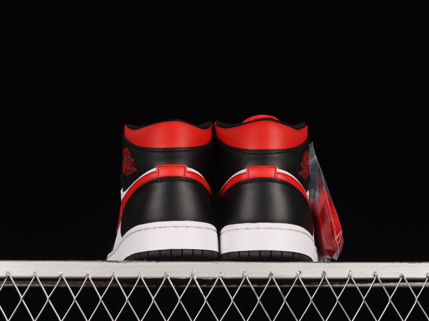 Jordan 1 Mid White Black Red (2022) 554724-079