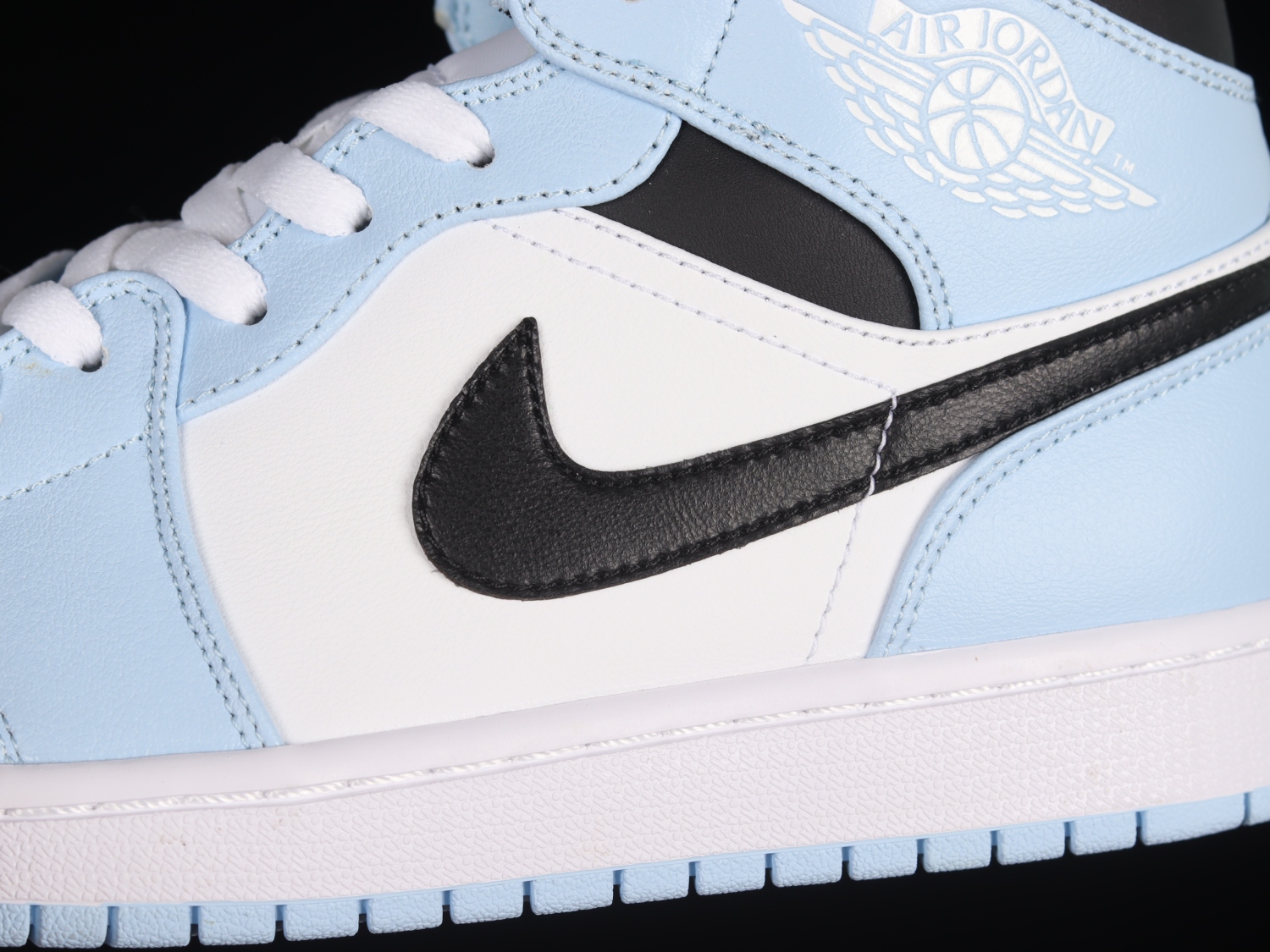 Jordan 1 Mid Ice Blue (GS) 555112-401