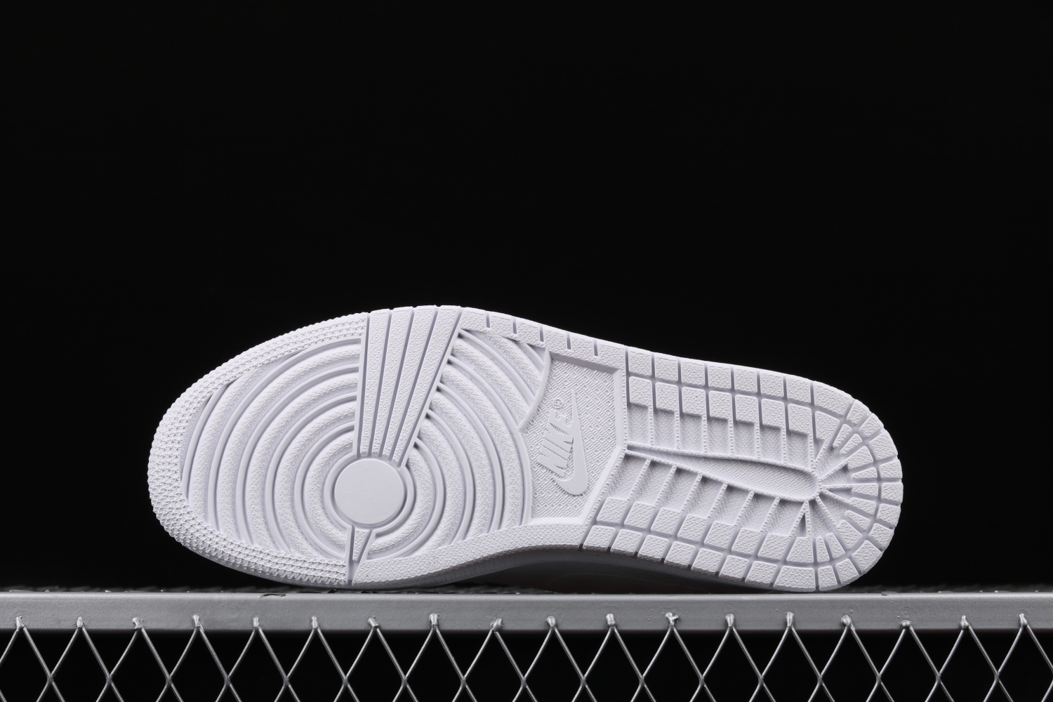 Jordan 1 Mid Triple White (2022) 554724-109