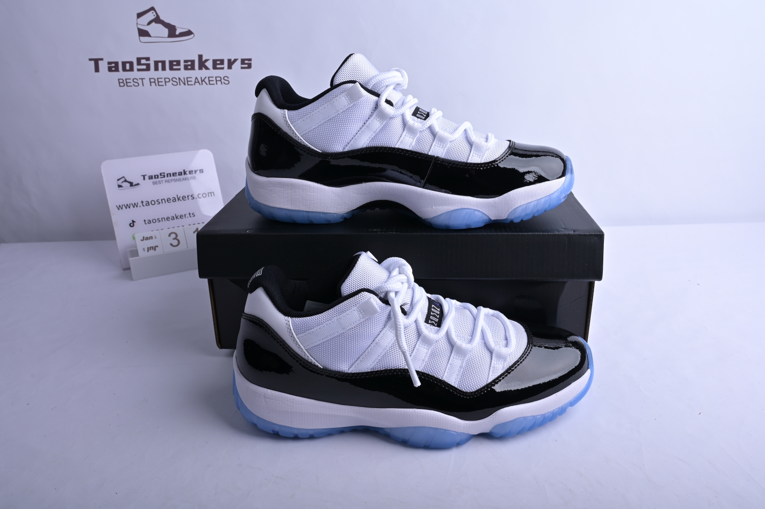 Jordan 11 Retro Low Concord  528895-153