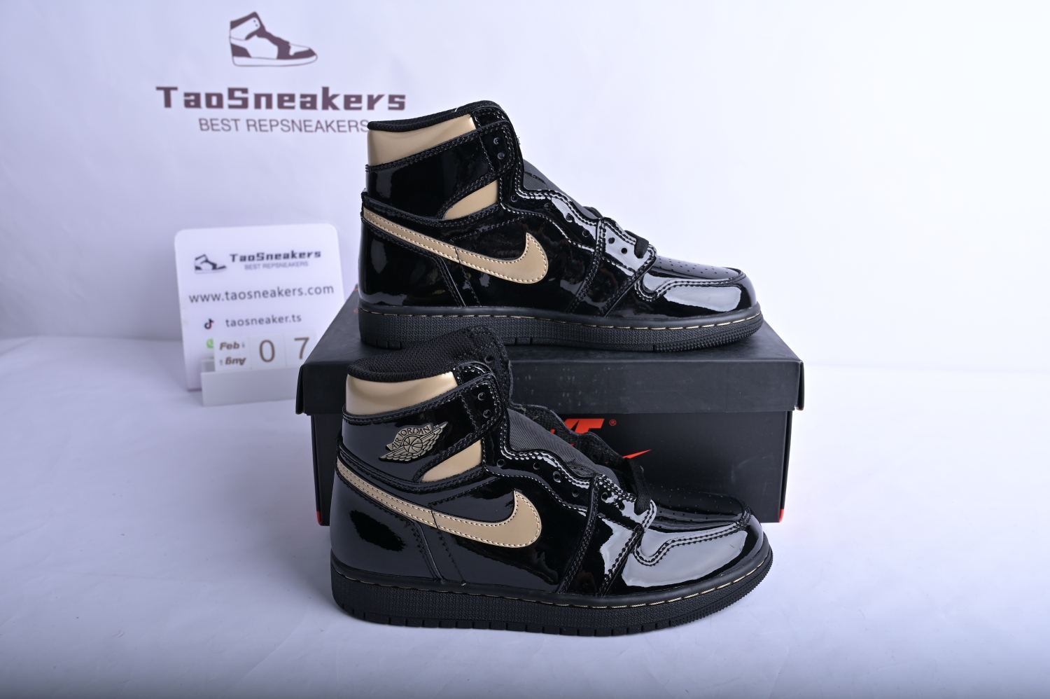 Jordan 1 Retro High Black Metallic Gold (2020) 555088-032
