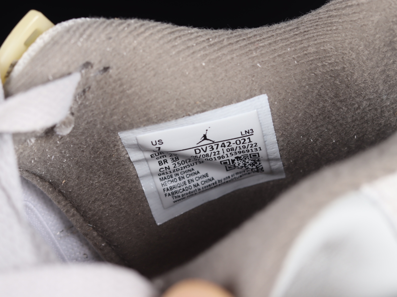 Jordan 4 Retro SE Craft Photon Dust DV3742-021